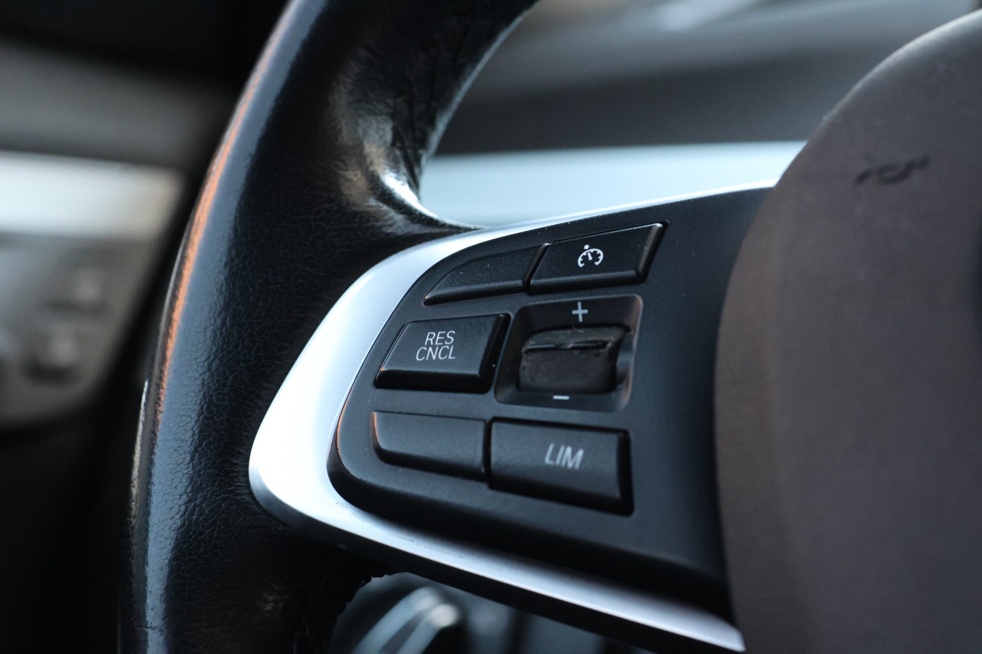 BMW X1 xDrive 18d Sport Line Steptronic (CH)-image-15