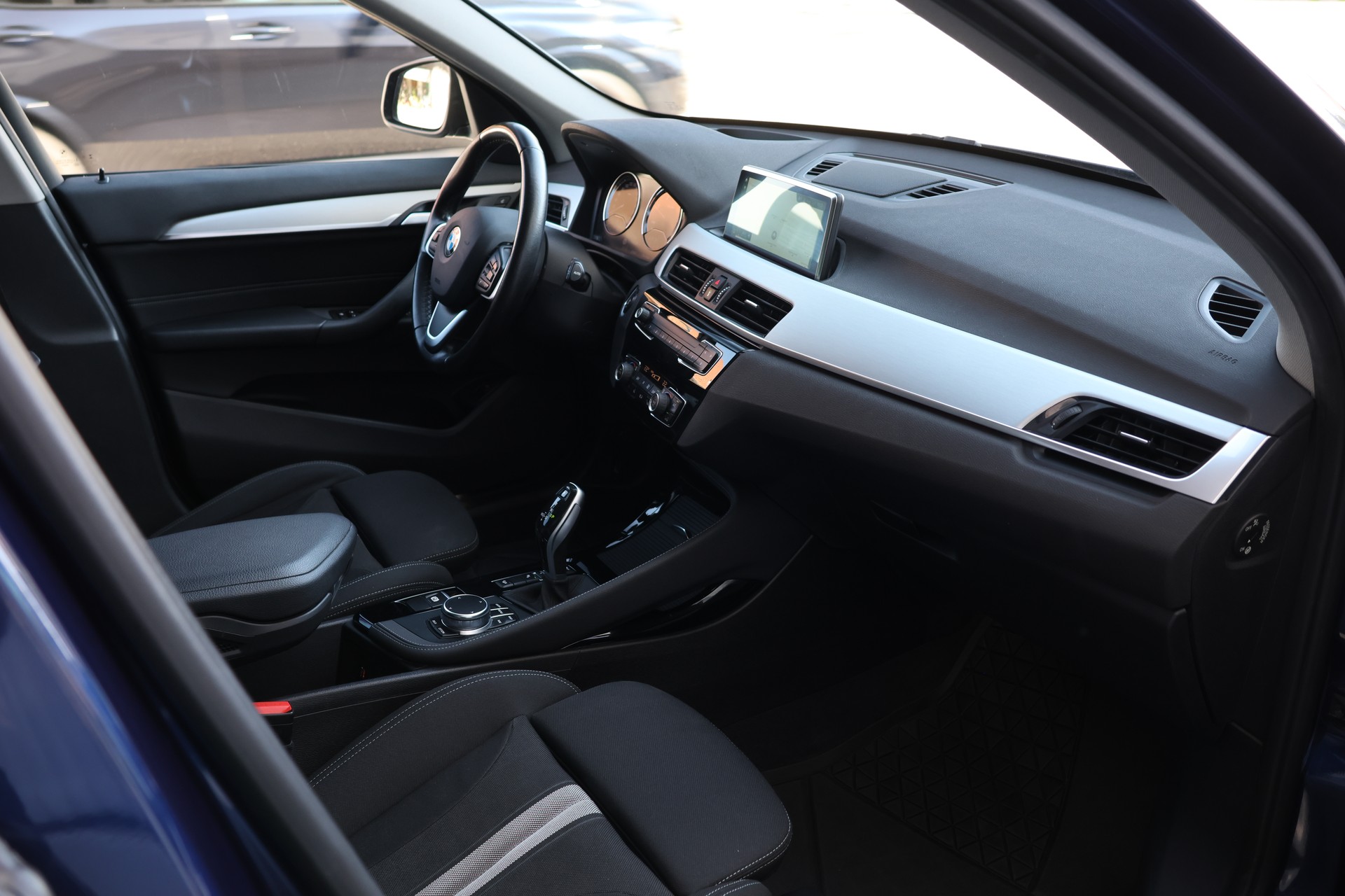 BMW X1 xDrive 18d Sport Line Steptronic (CH)-image-16