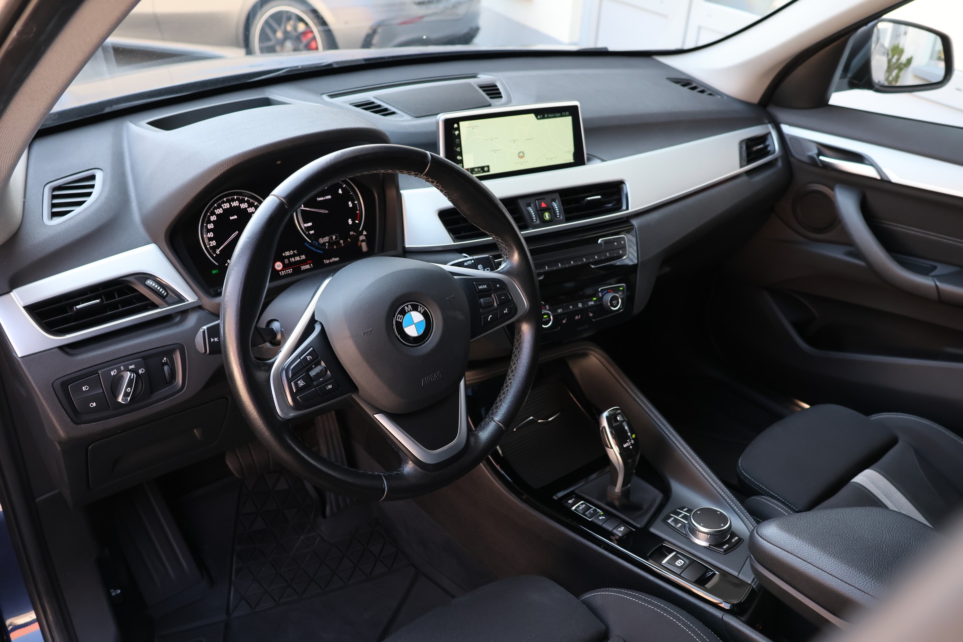 BMW X1 xDrive 18d Sport Line Steptronic (CH)-image-9