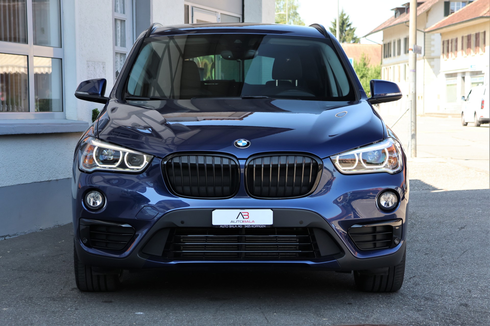 BMW X1 xDrive 18d Sport Line Steptronic (CH)-showroom-element-1