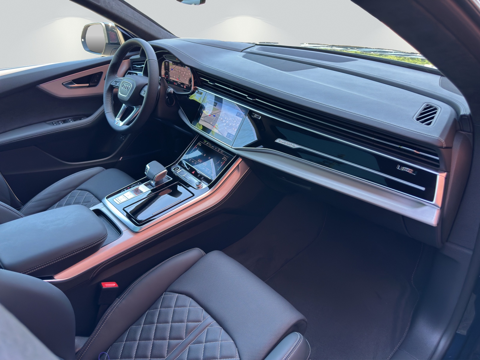 AUDI Q8 SUV TFSI e quattro 360 kW tiptronic-image-7