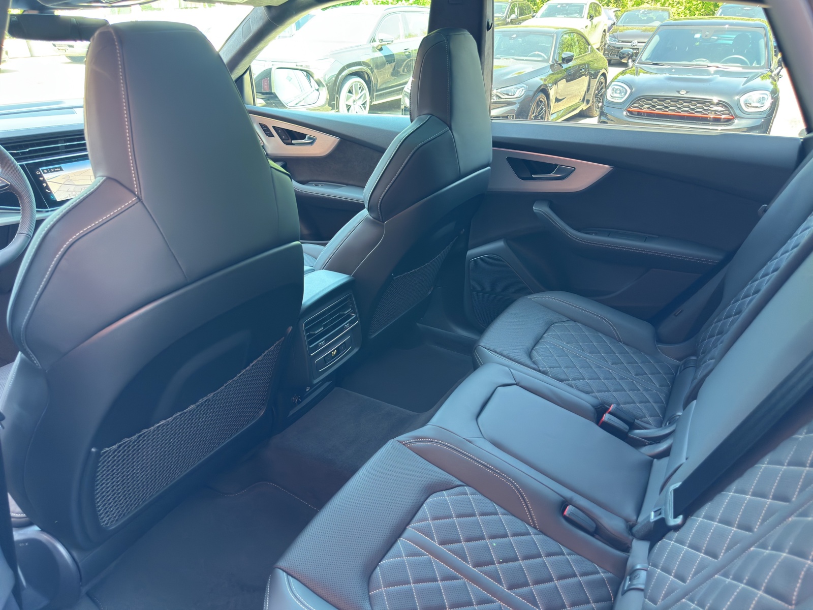 AUDI Q8 SUV TFSI e quattro 360 kW tiptronic-image-17