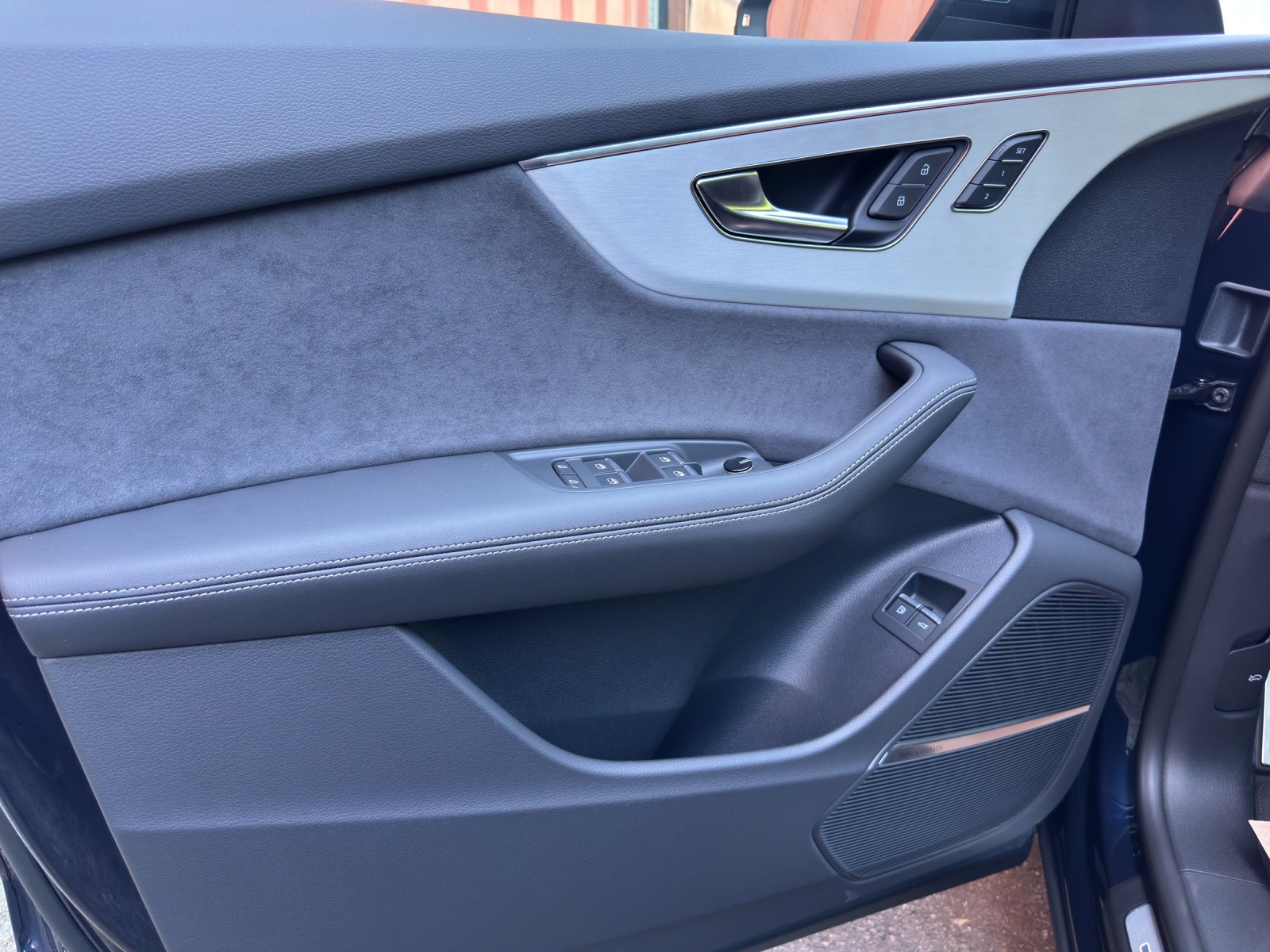 AUDI Q8 SUV TFSI e quattro 360 kW tiptronic-image-18