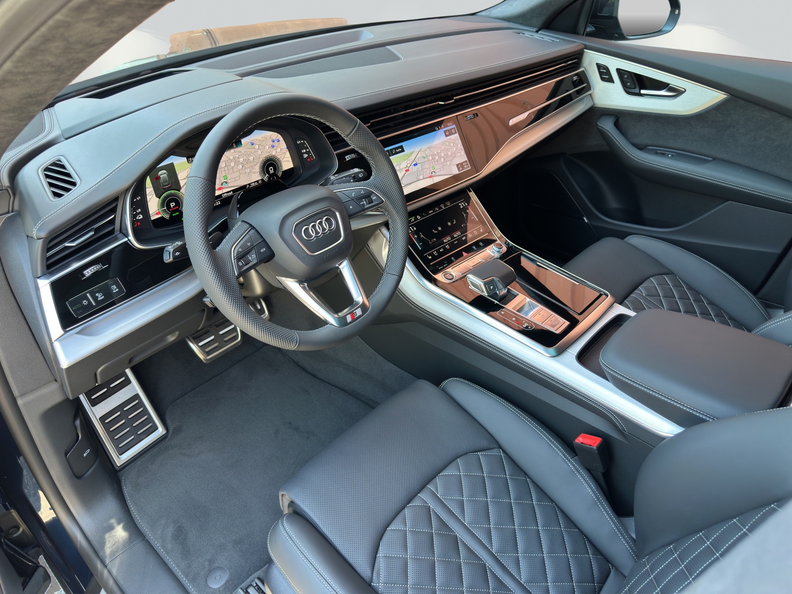 AUDI Q8 SUV TFSI e quattro 360 kW tiptronic-image-4