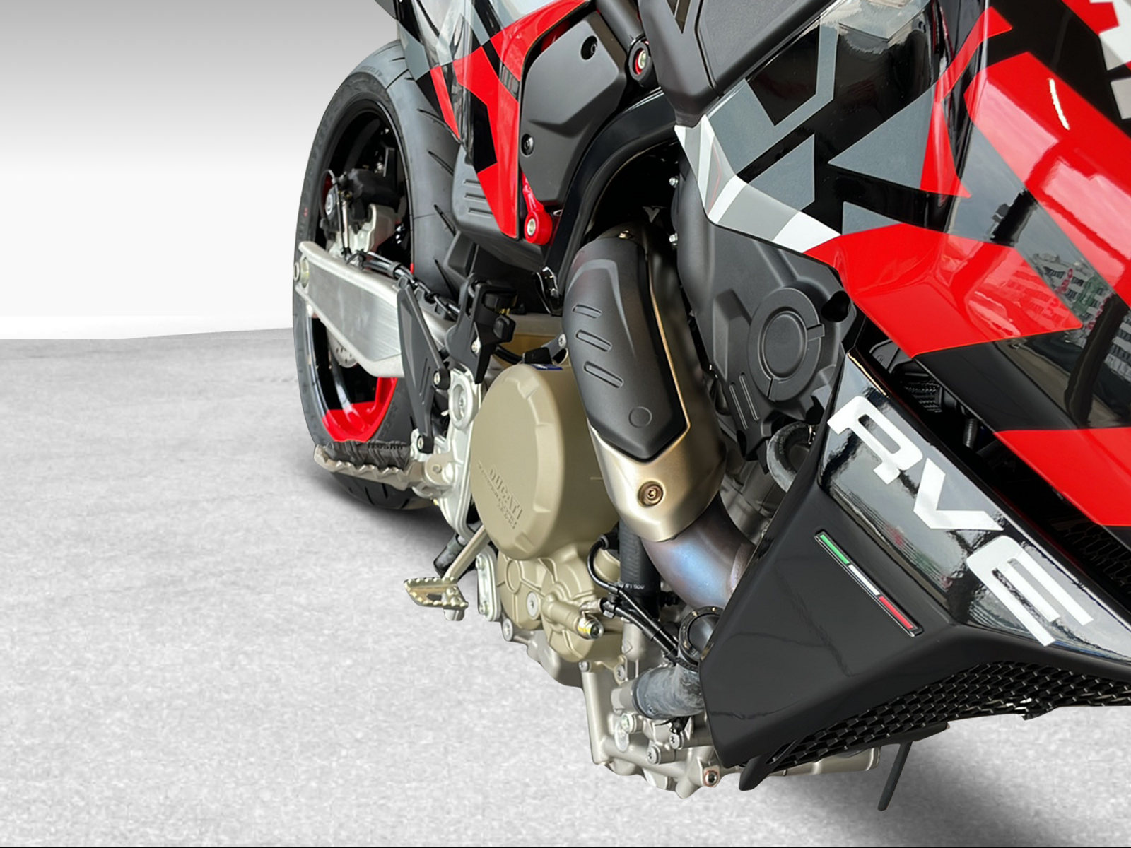 DUCATI 698 Hypermotard RVE Mono ABS-image-7