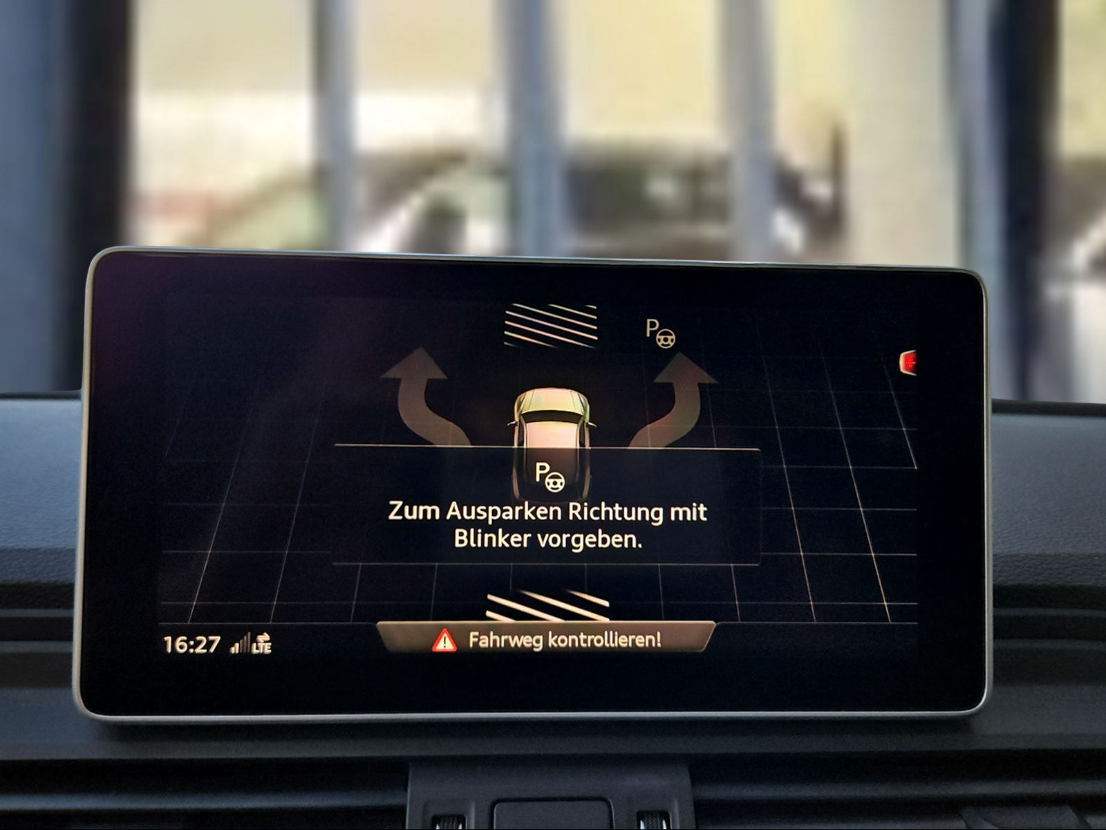 AUDI Q5 2.0 TDI sport quattro S-tronic Mythosschwarz Metallic-image-14
