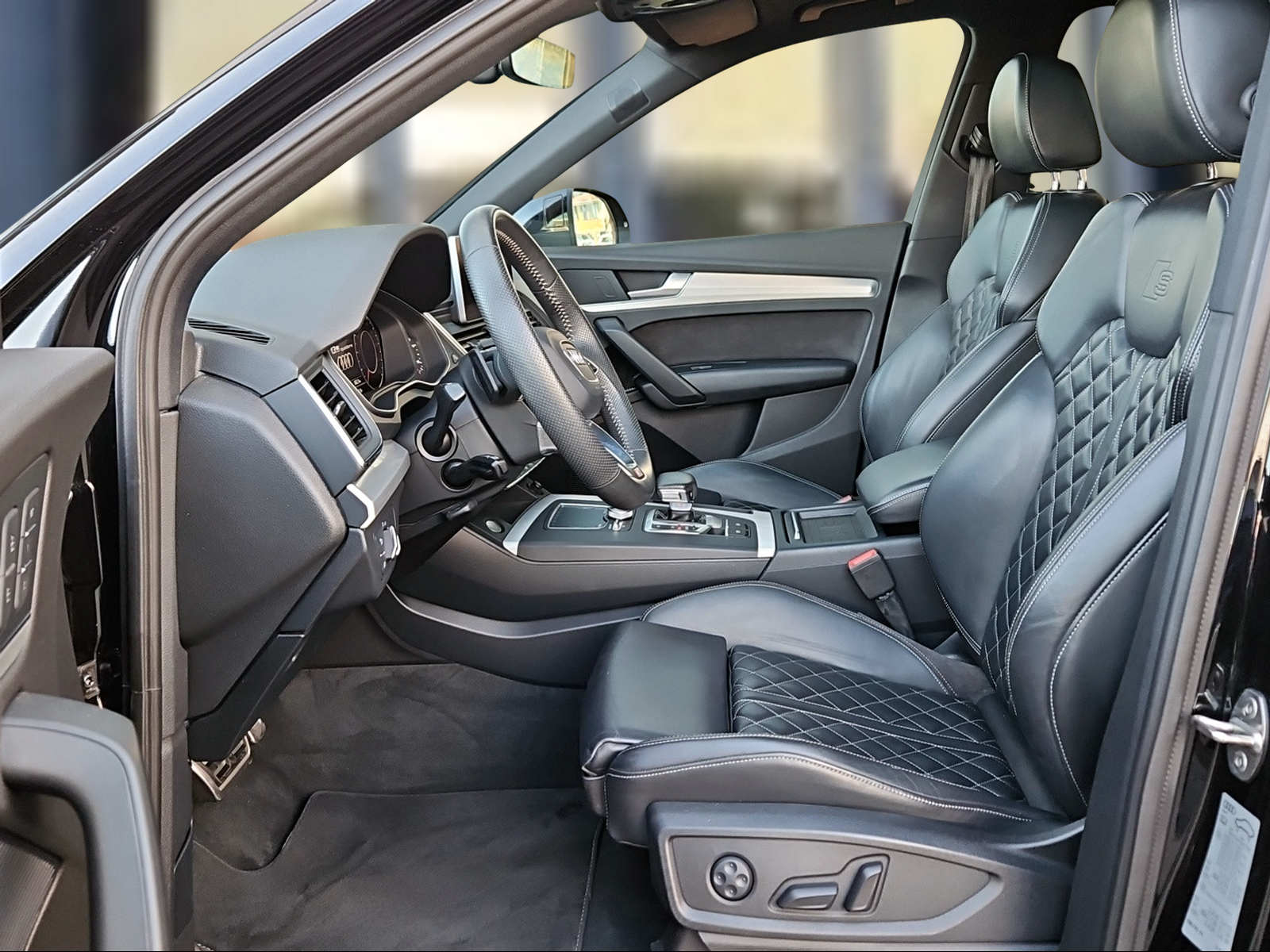 AUDI Q5 2.0 TDI sport quattro S-tronic Mythosschwarz Metallic-image-8