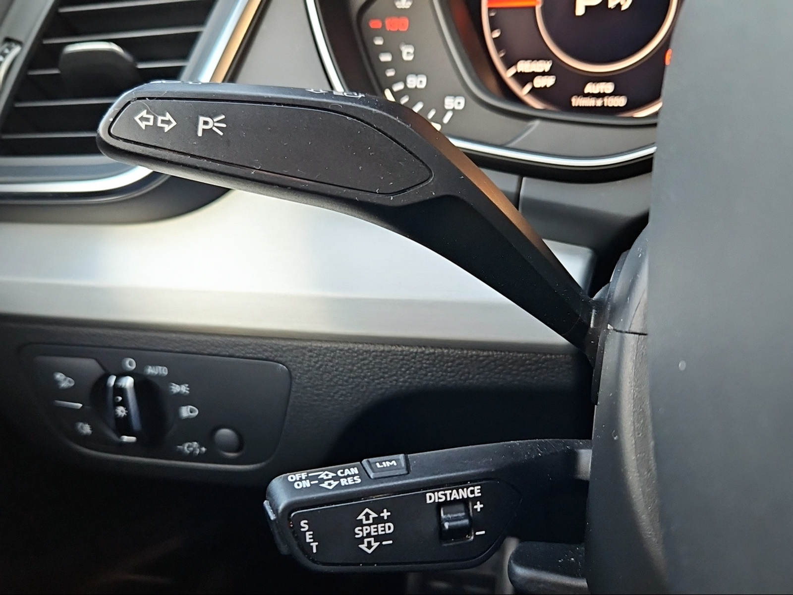 AUDI Q5 2.0 TDI sport quattro S-tronic Mythosschwarz Metallic-image-18