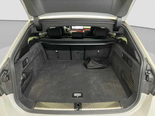 BMW 550e xDr M Sport Pro Tour-image-12