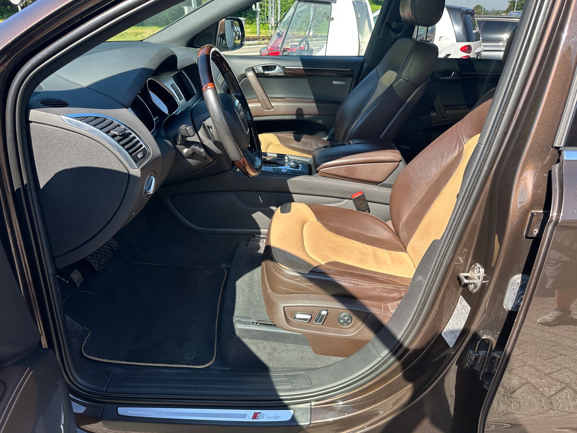 AUDI Q7 4.2 TDI quattro tiptronic-image-11