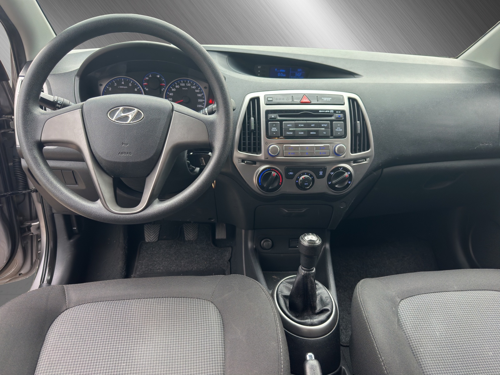 HYUNDAI i20 1.2 Comfort-image-9