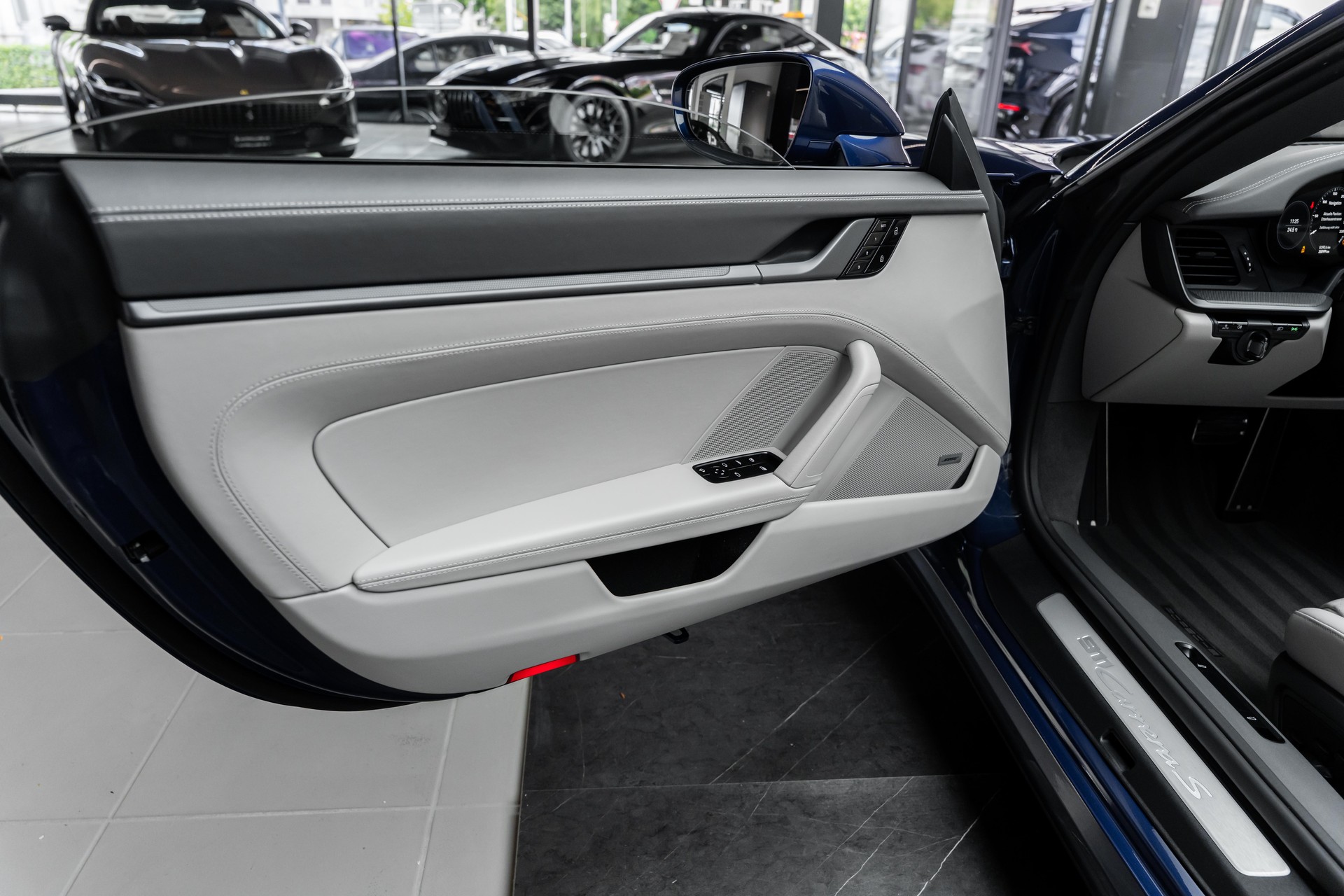 PORSCHE 911 Carrera S Cabriolet PDK-image-22
