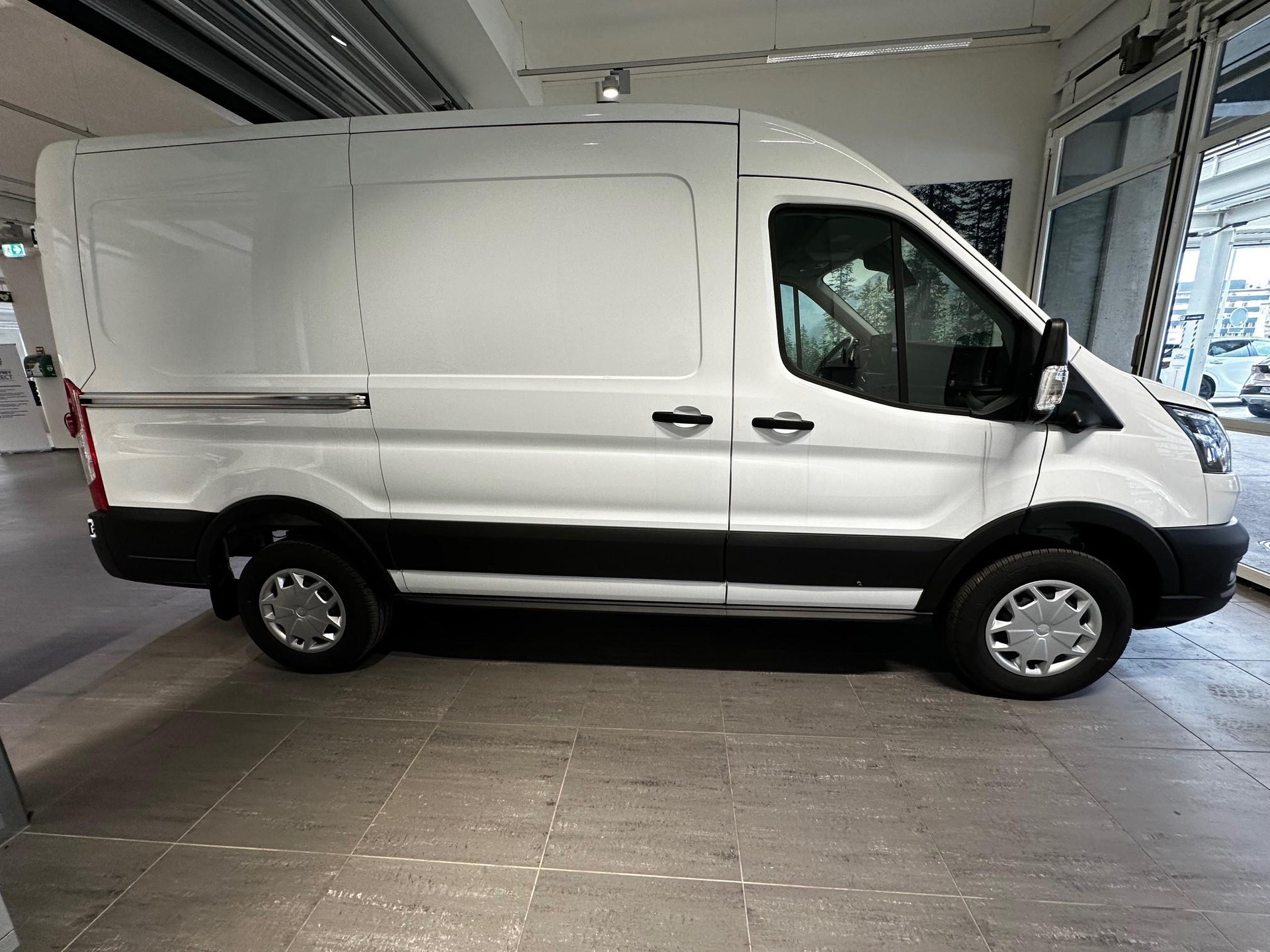 FORD E-Transit Van 390 L2H2 68kWh Trend-showroom-element-3