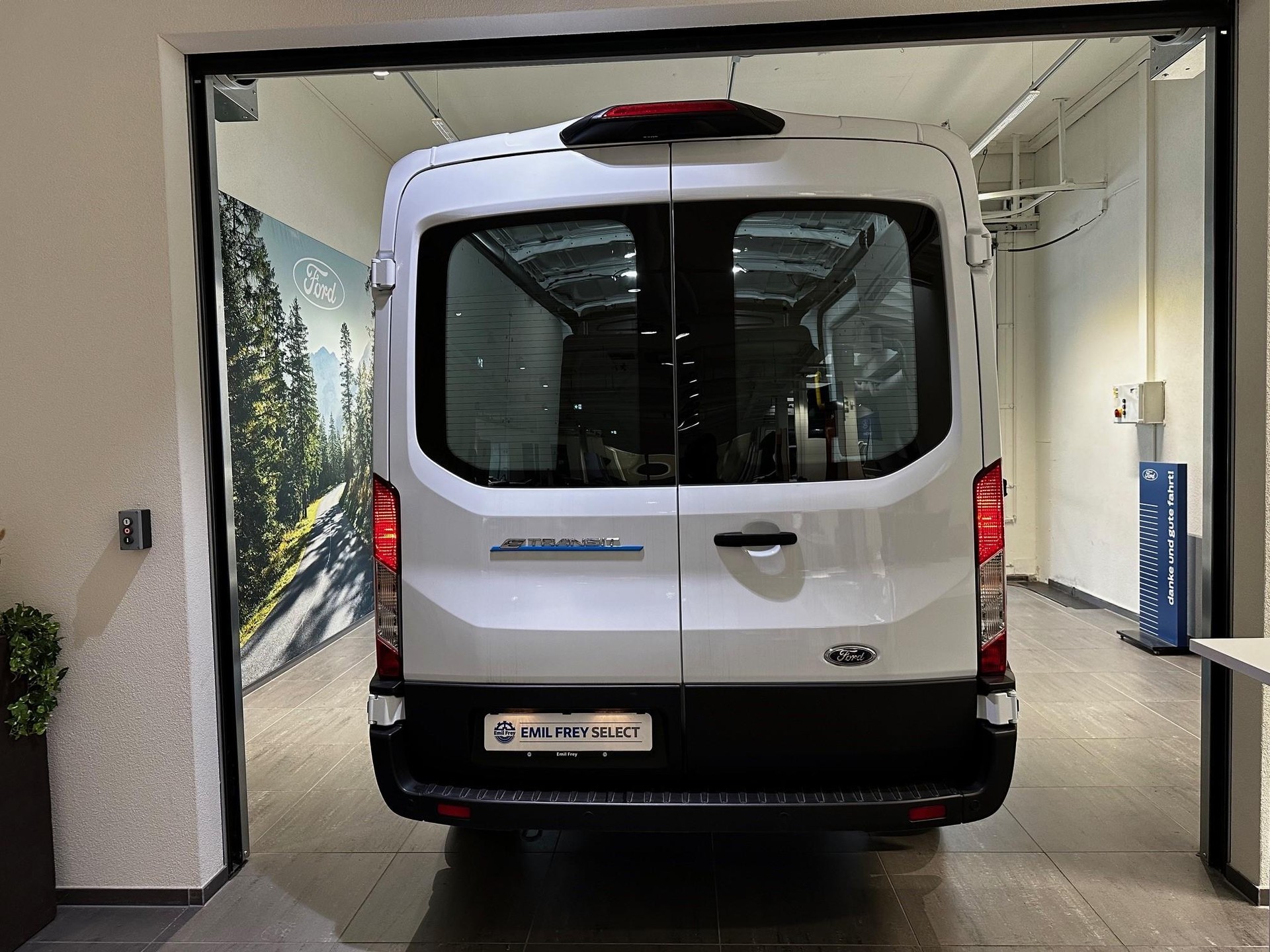 FORD E-Transit Van 390 L2H2 68kWh Trend-image-7