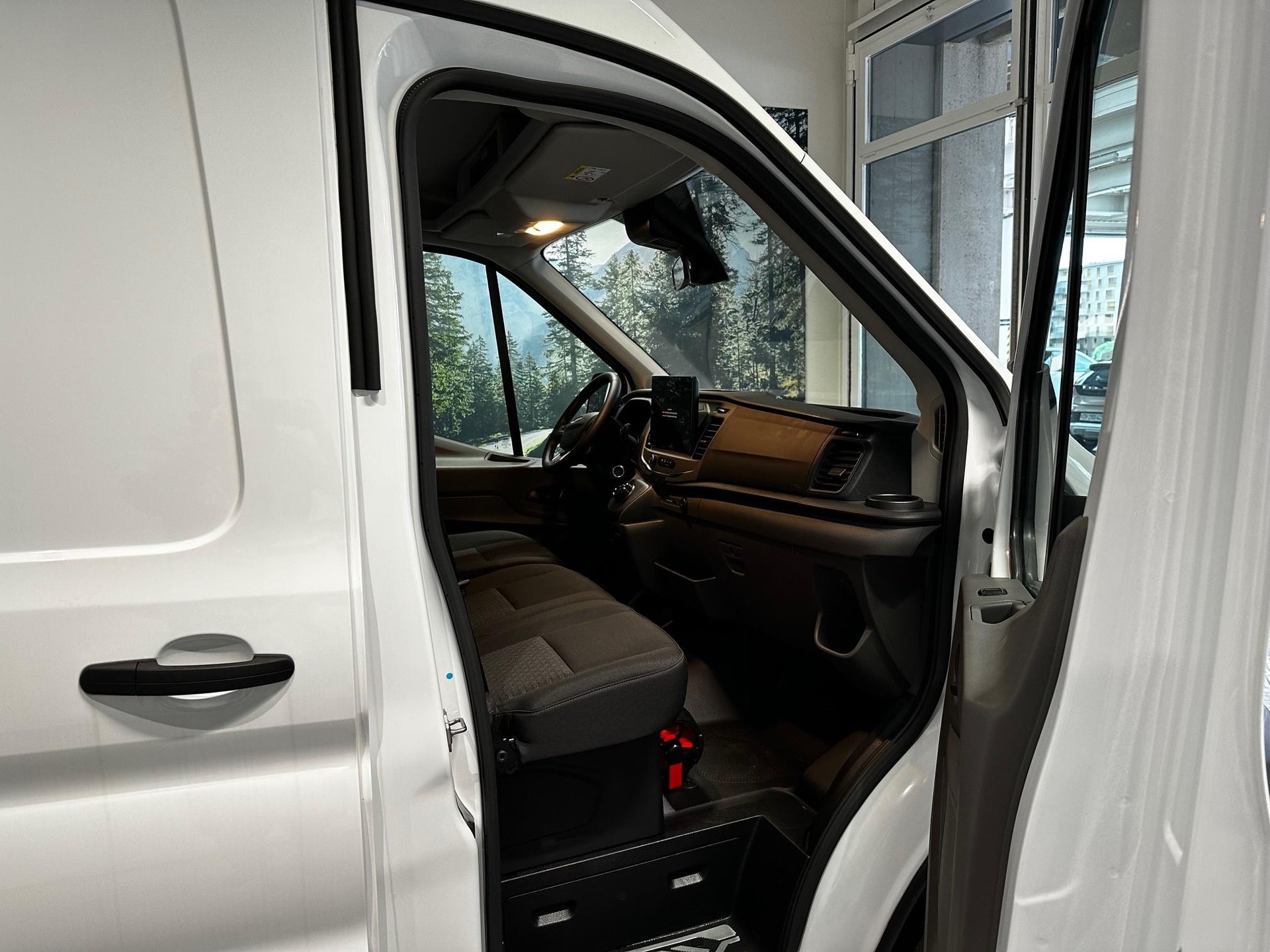FORD E-Transit Van 390 L2H2 68kWh Trend-image-10