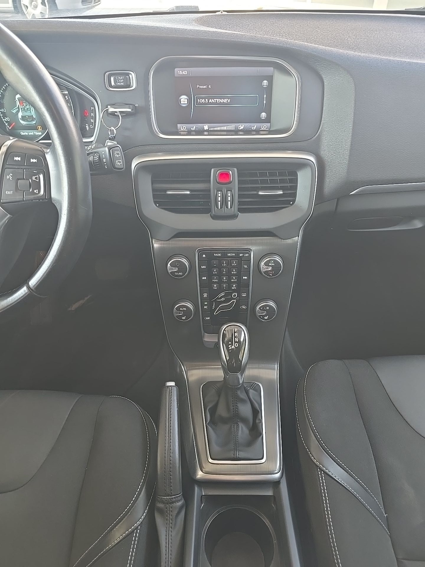 VOLVO V40 D3 Geartronic-image-11