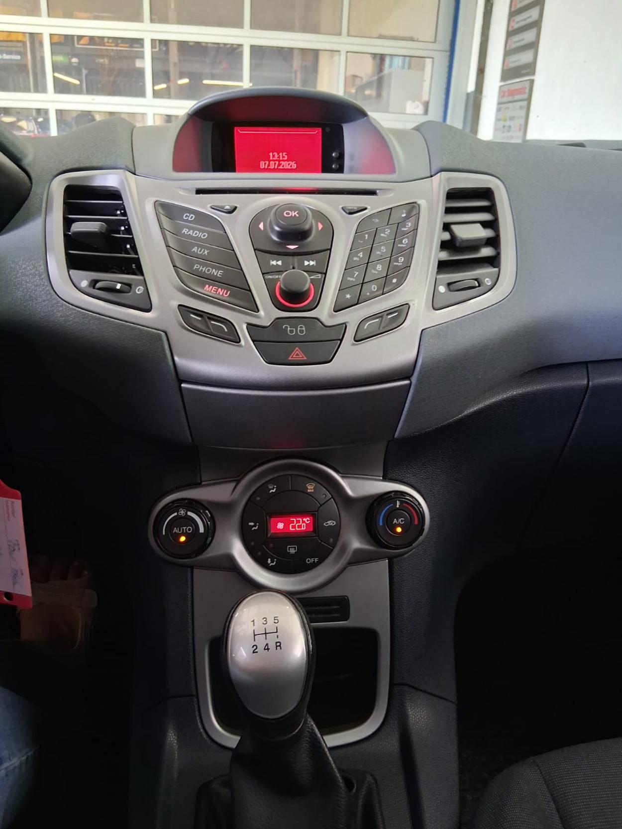 FORD Fiesta 1.4 16V Trend-image-9