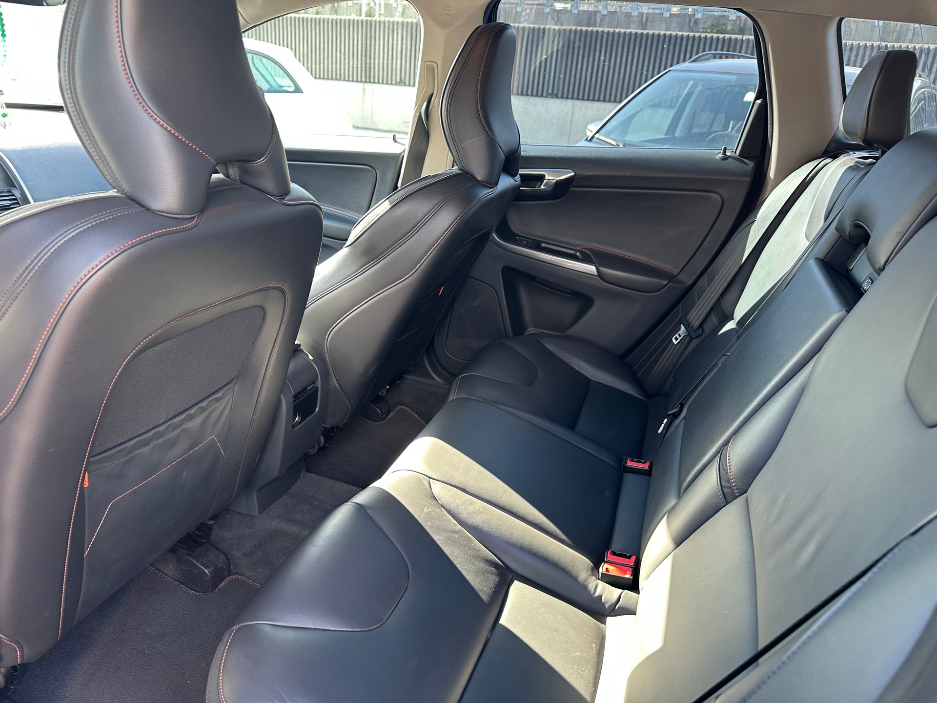 VOLVO XC60 D4 OceanRace Geartronic-image-4