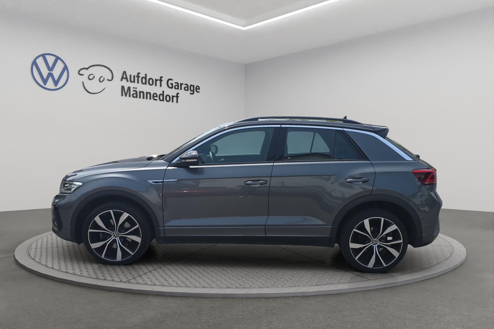VW T-Roc 2.0 TSI R-Line DSG 4Motion-image-2