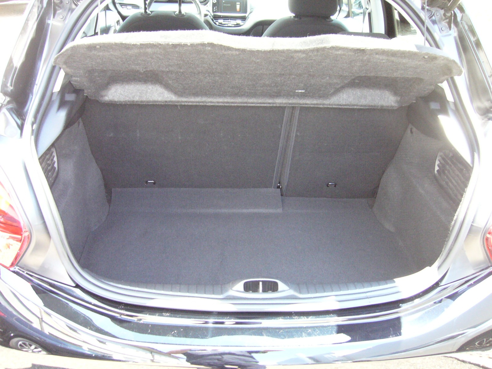 PEUGEOT 208 1.2 PureTech Style-image-15