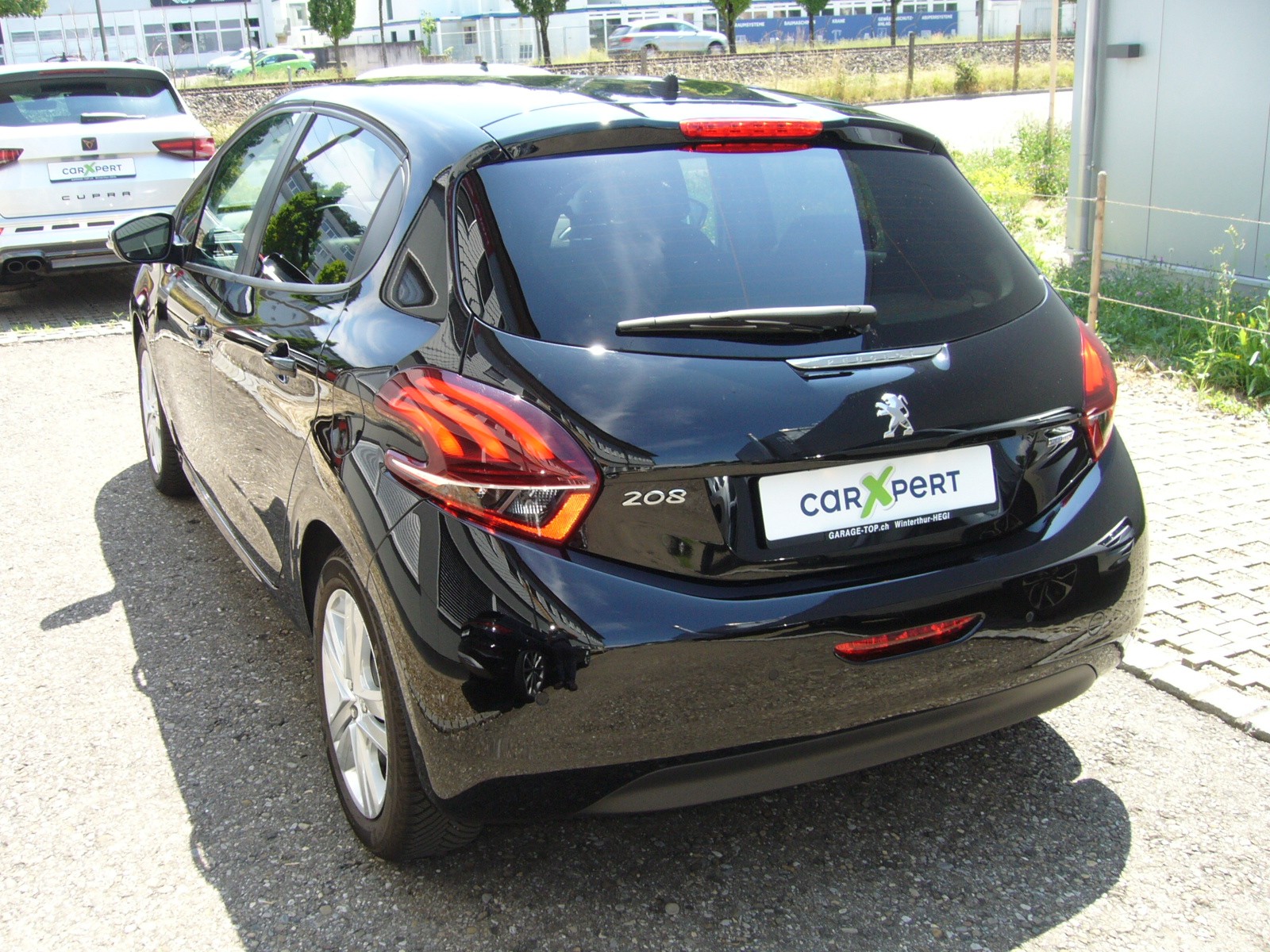 PEUGEOT 208 1.2 PureTech Style-image-2