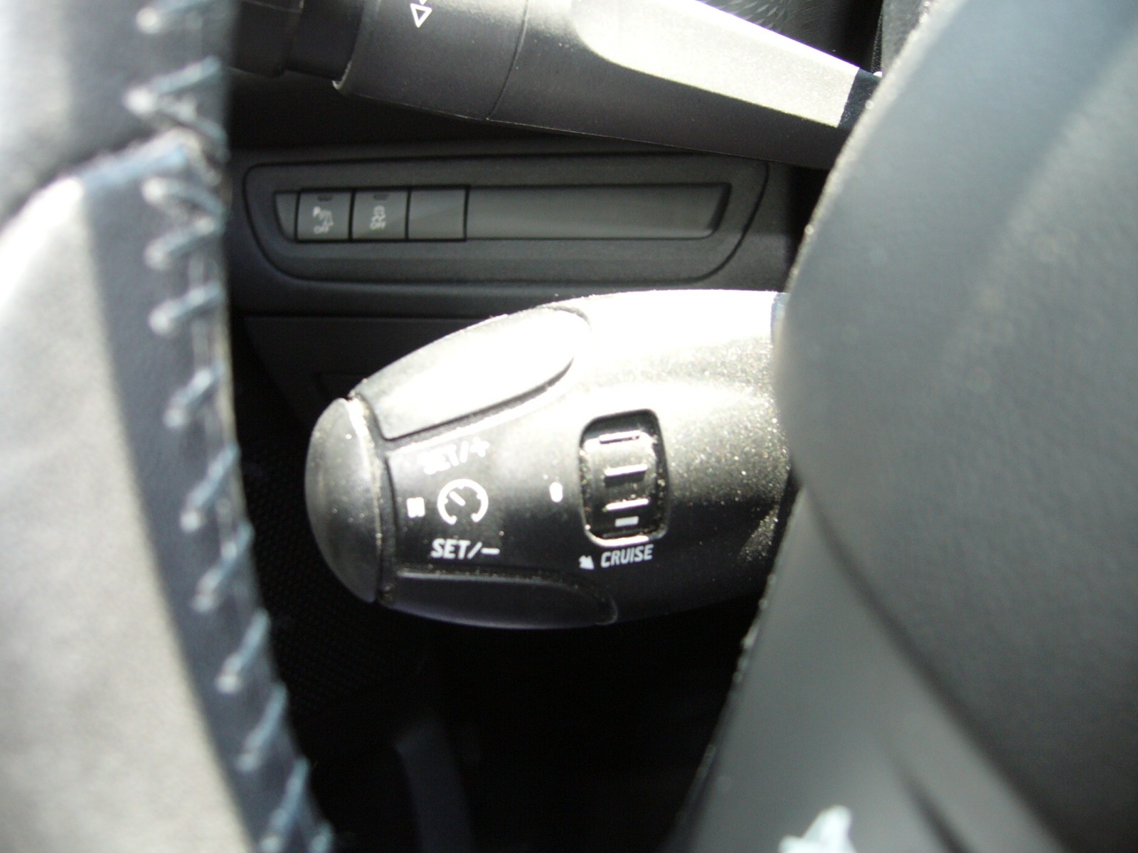 PEUGEOT 208 1.2 PureTech Style-image-14