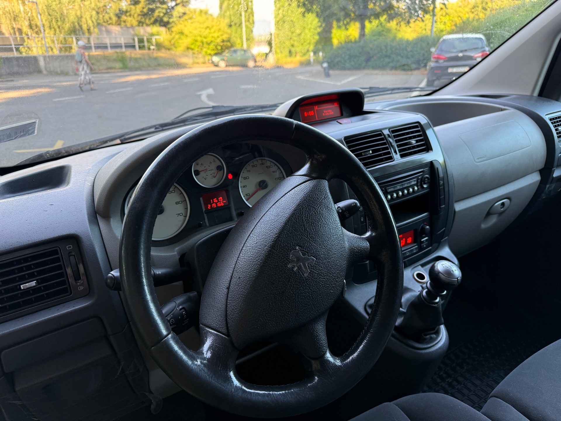 PEUGEOT Expert Tepee 2.0 HDi Confort L2-image-9