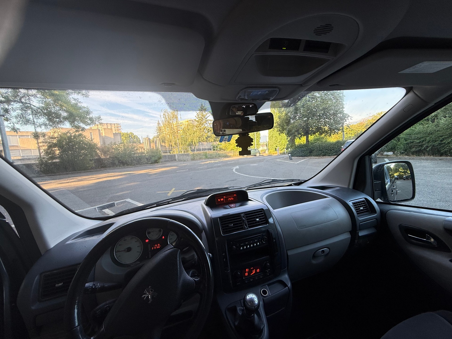 PEUGEOT Expert Tepee 2.0 HDi Confort L2-image-11