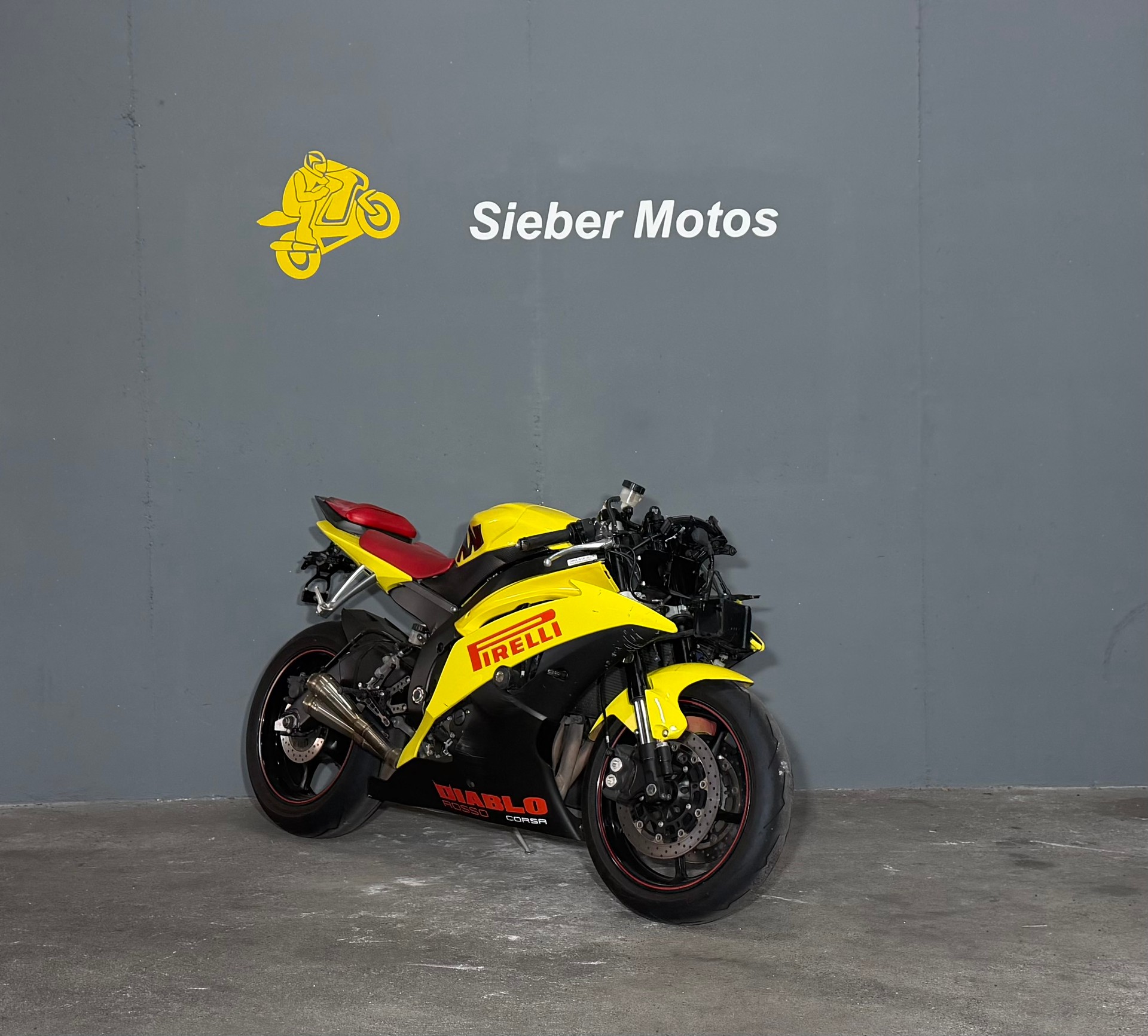 YAMAHA YZF-R6-showroom-element-1