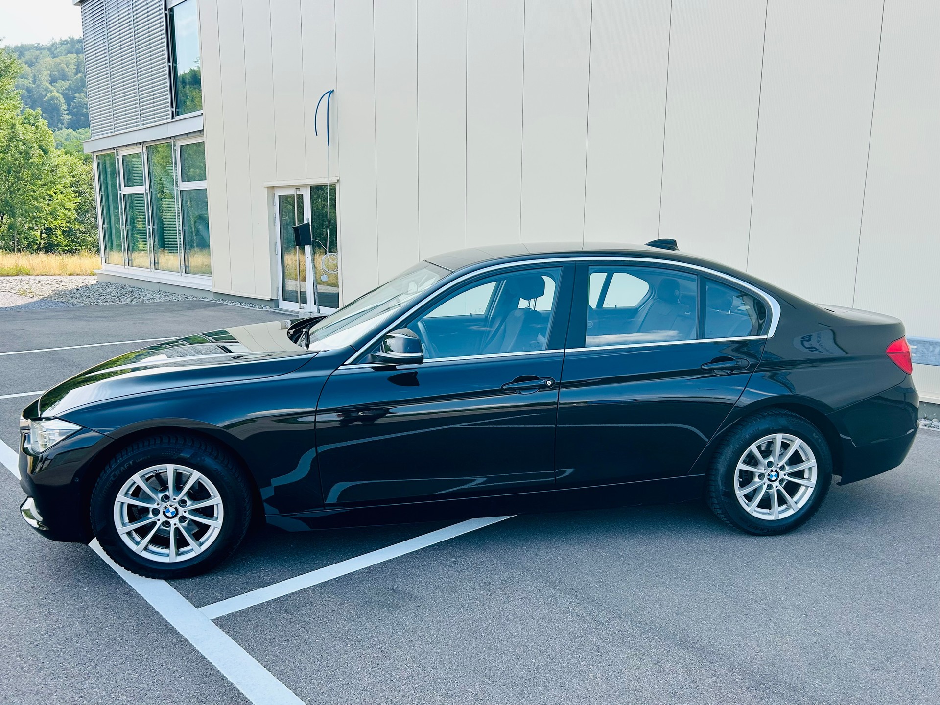 BMW 320d xDrive Steptronic-image-3