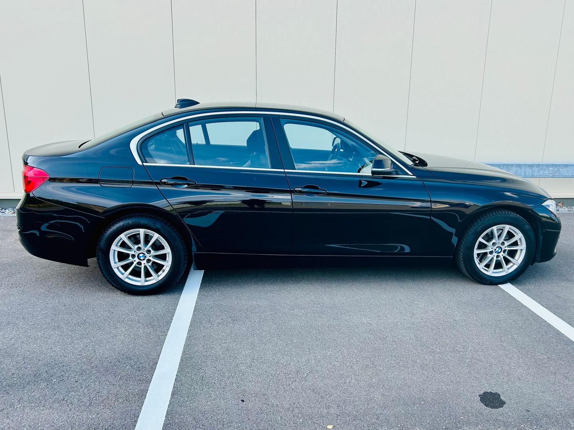 BMW 320d xDrive Steptronic-image-11