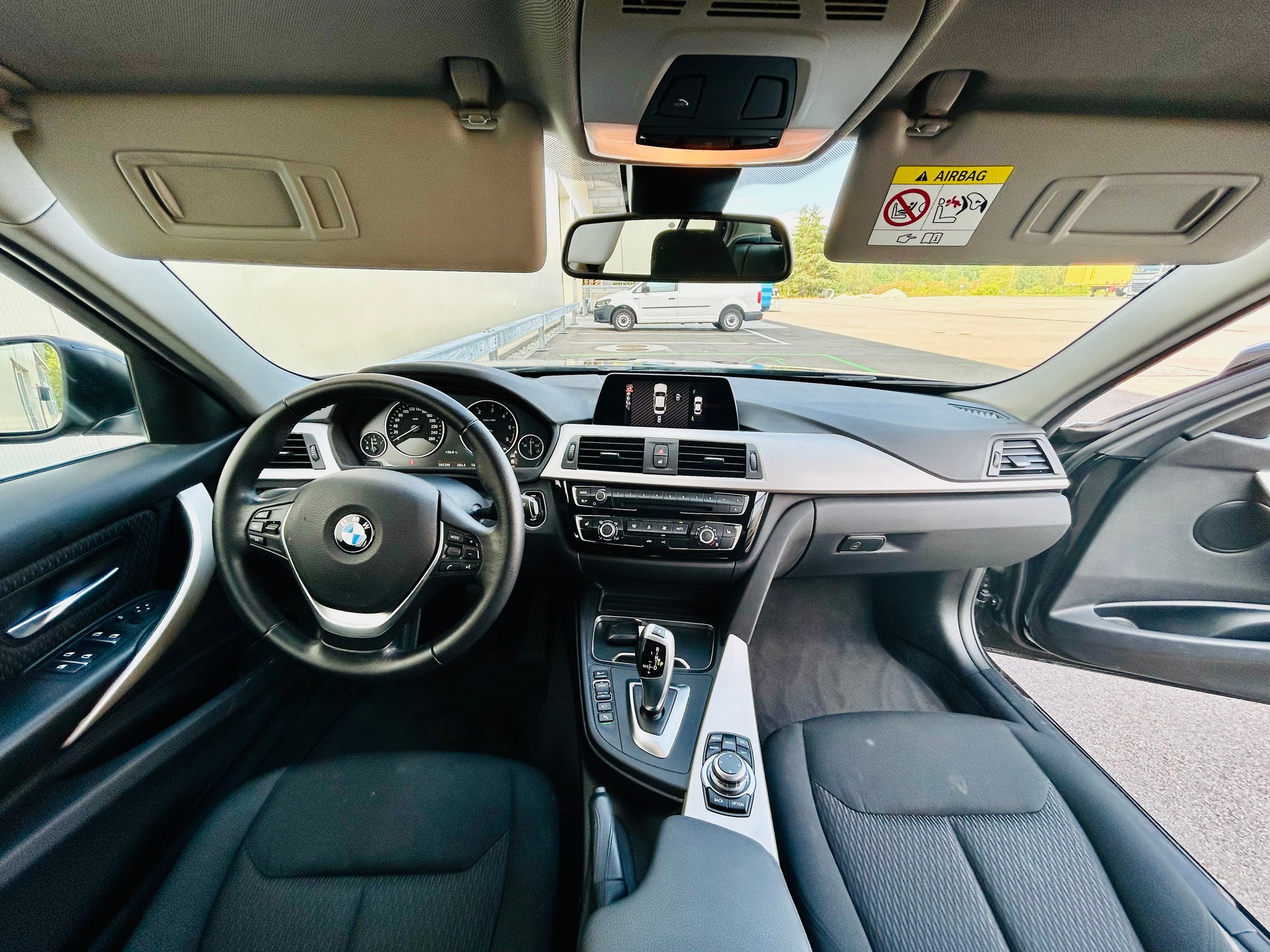 BMW 320d xDrive Steptronic-image-15