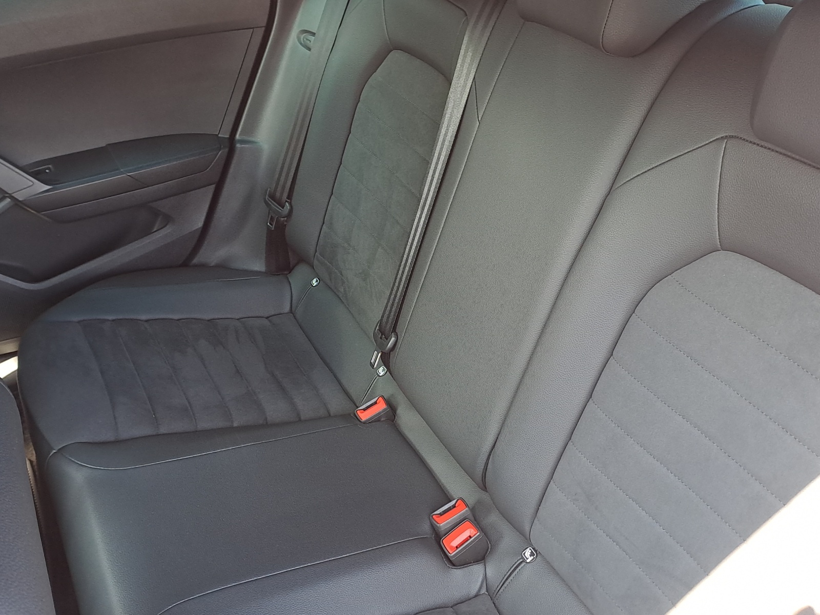 SEAT Ibiza 1.0 EcoTSI Hola FR DSG-image-11