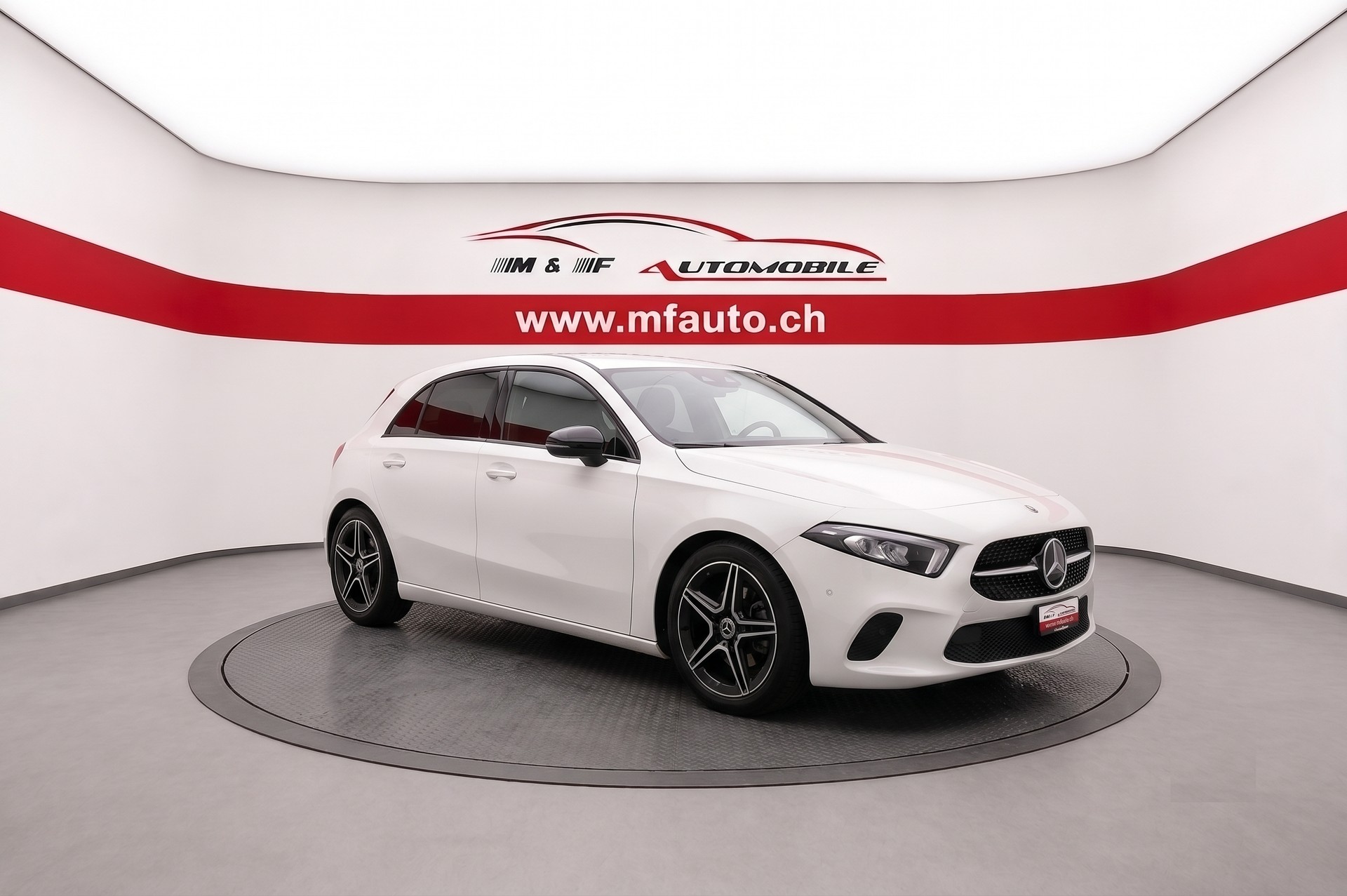 MERCEDES-BENZ A 180 Night Star-showroom-element-2