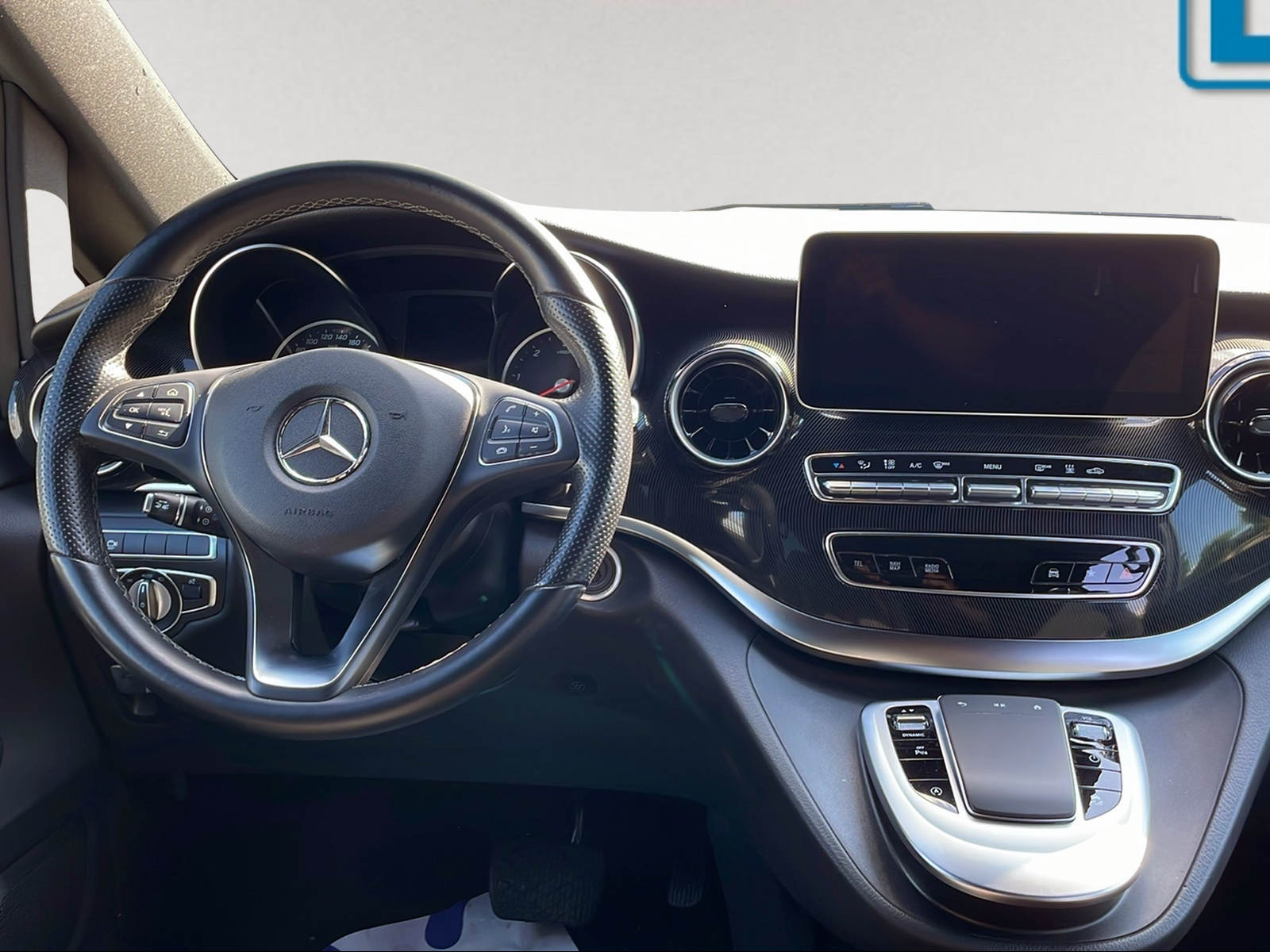 MERCEDES-BENZ V 250 d lang Trend 4Matic 9G-Tronic-image-5
