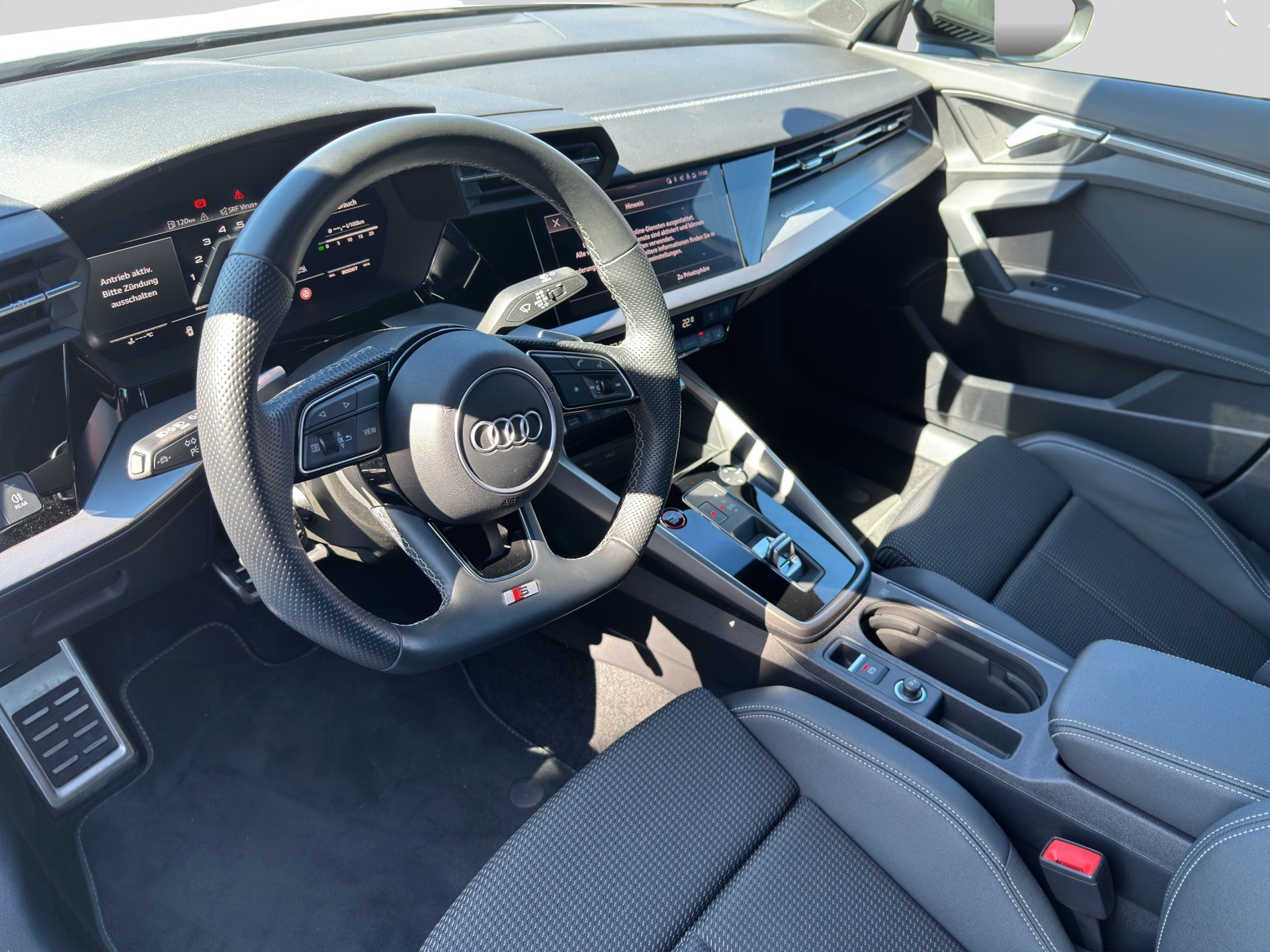AUDI S3 Limousine 2.0 TFSI quattro S-tronic Black Edition-image-7