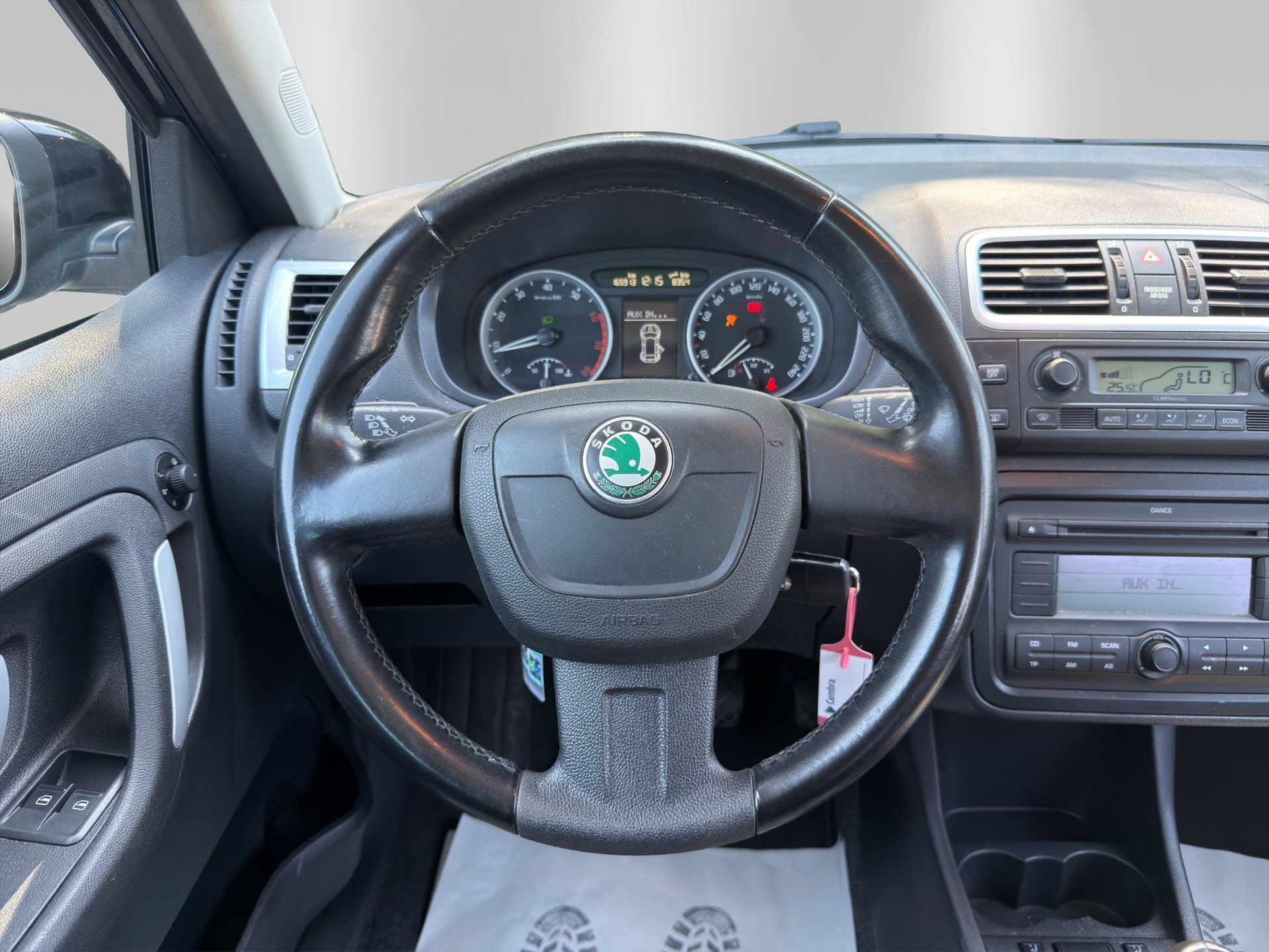 SKODA Fabia 1.4 Smile-image-9