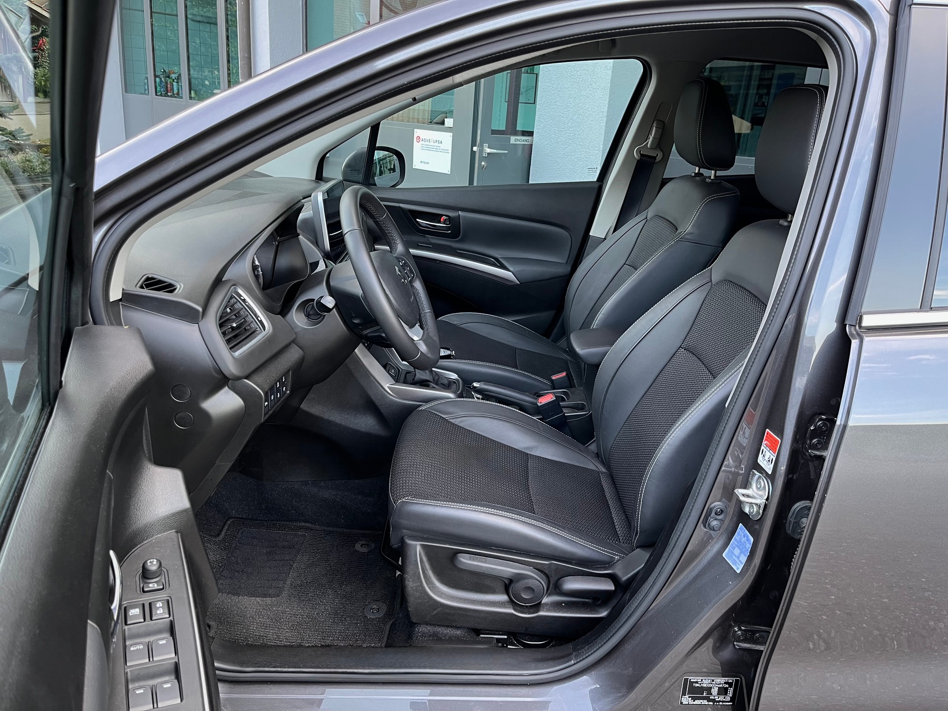 SUZUKI SX4 S-Cross 1.4 16V Compact Top Hybrid 4WD-image-8
