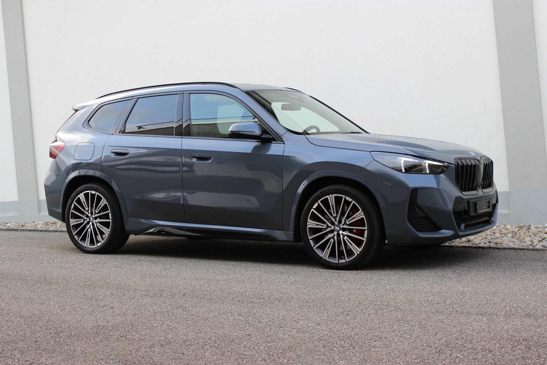 BMW X1 xDrive 30e M Sport Pro Individual Storm Bay metallic *0.9%-LEASINGAKTION*-image-4