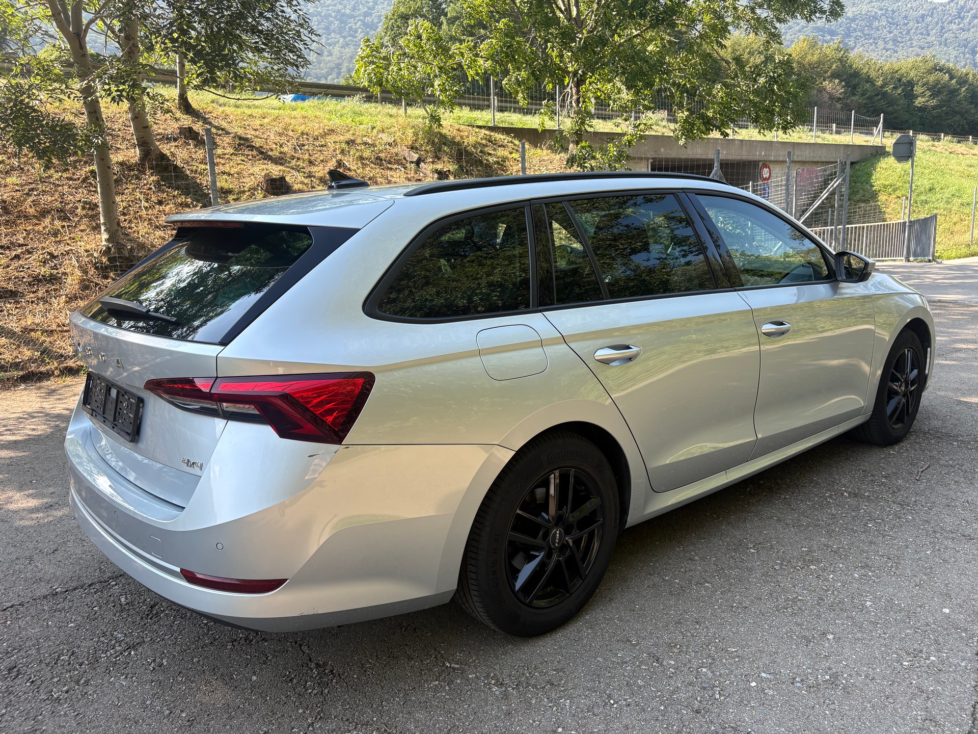 SKODA Octavia Combi 2.0 TDI DSG Ambition 4x4-image-7