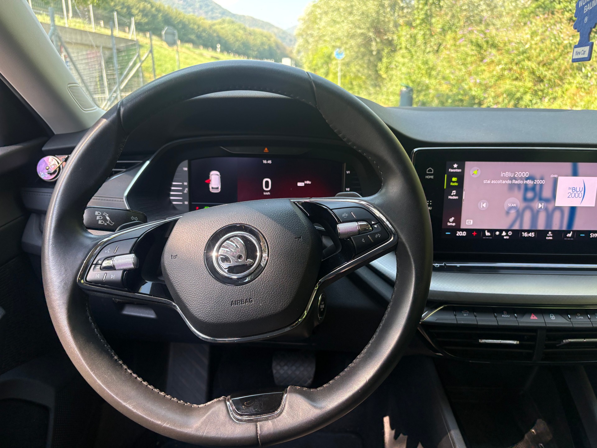 SKODA Octavia Combi 2.0 TDI DSG Ambition 4x4-image-1