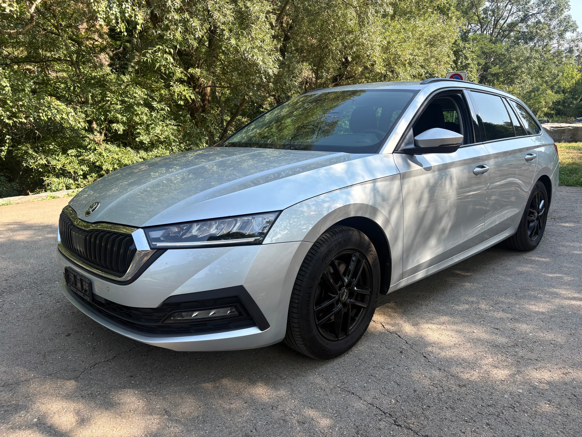 SKODA Octavia Combi 2.0 TDI DSG Ambition 4x4-image-11