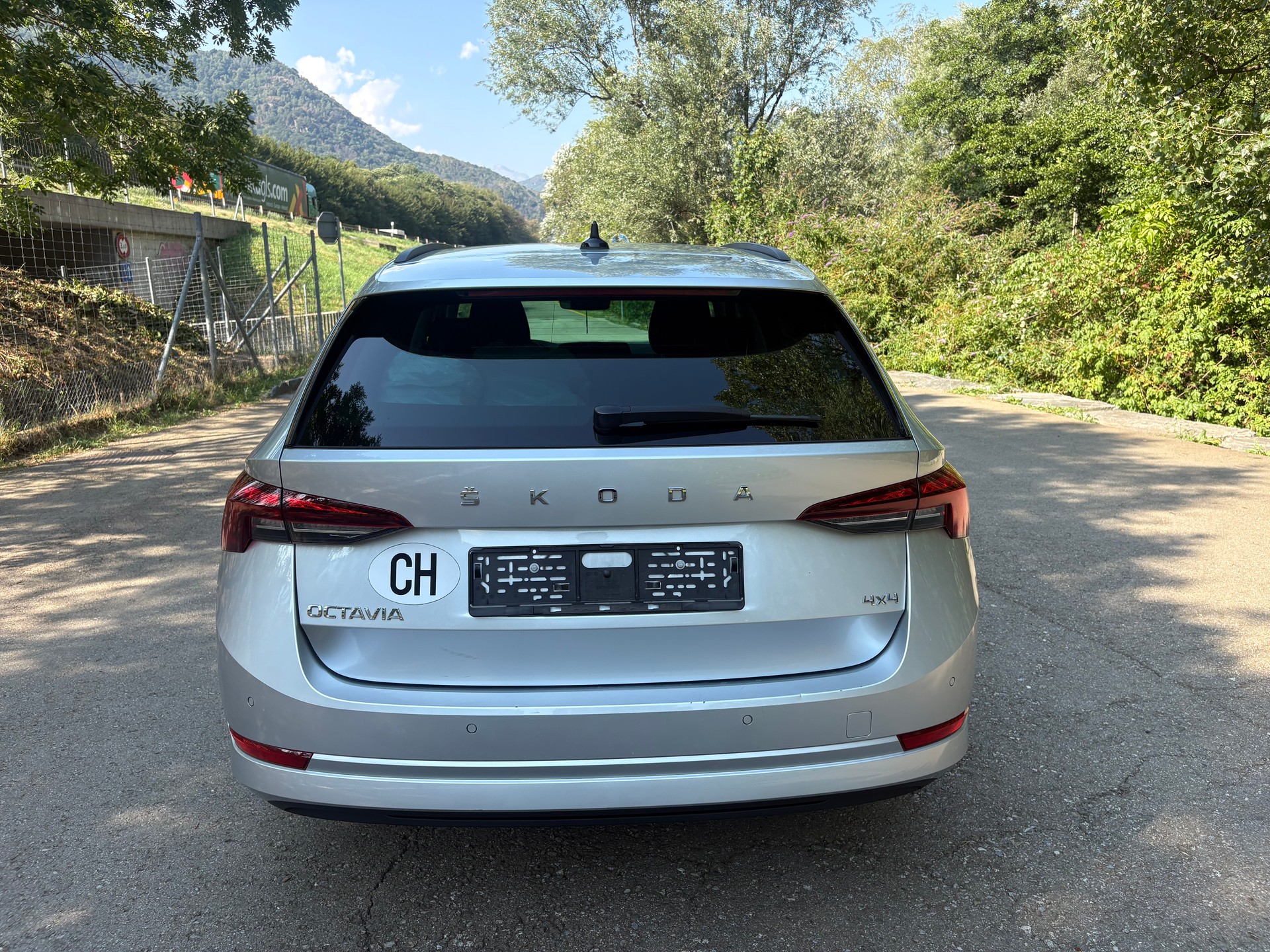 SKODA Octavia Combi 2.0 TDI DSG Ambition 4x4-image-8