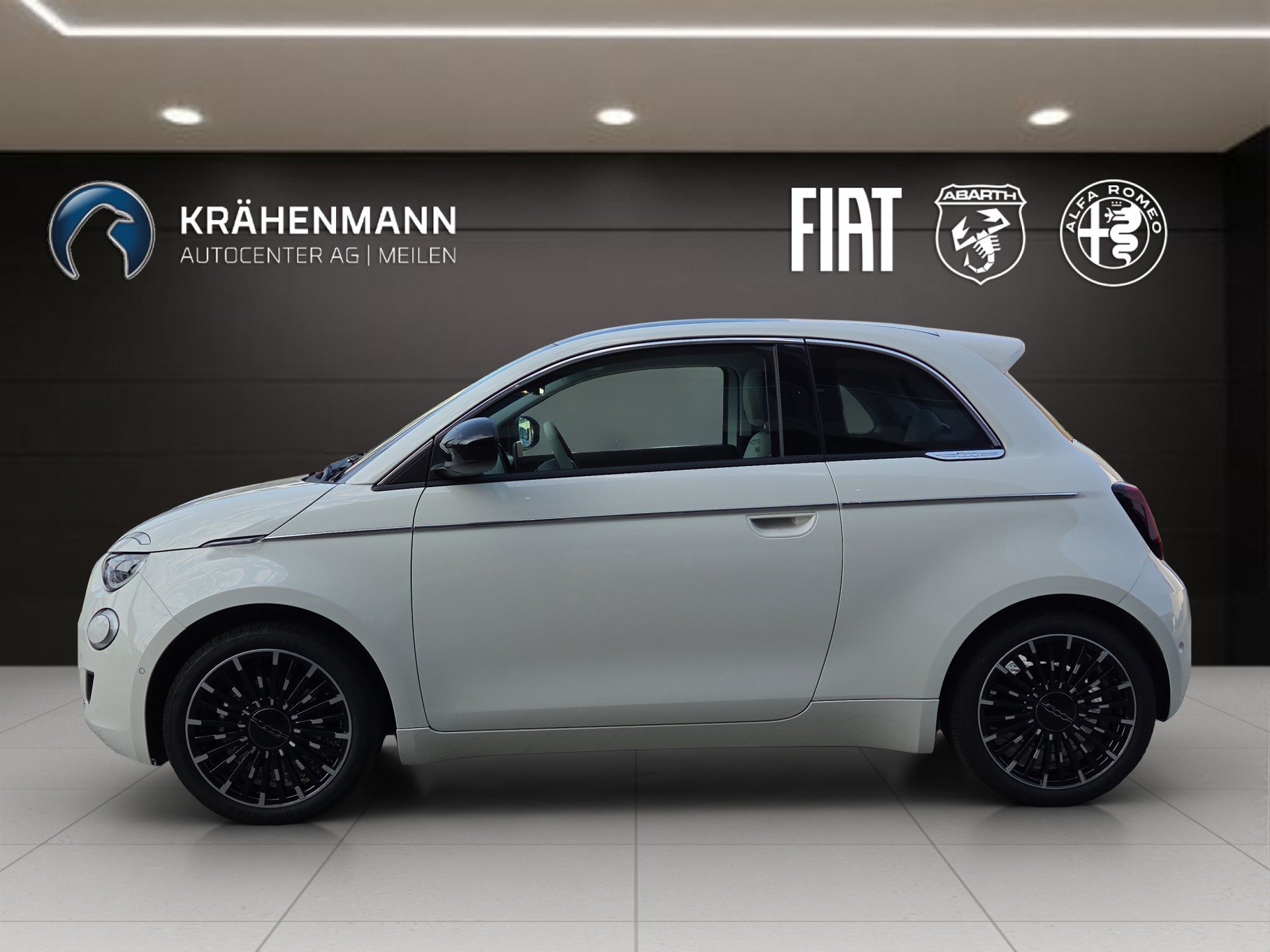 FIAT 500-showroom-element-1