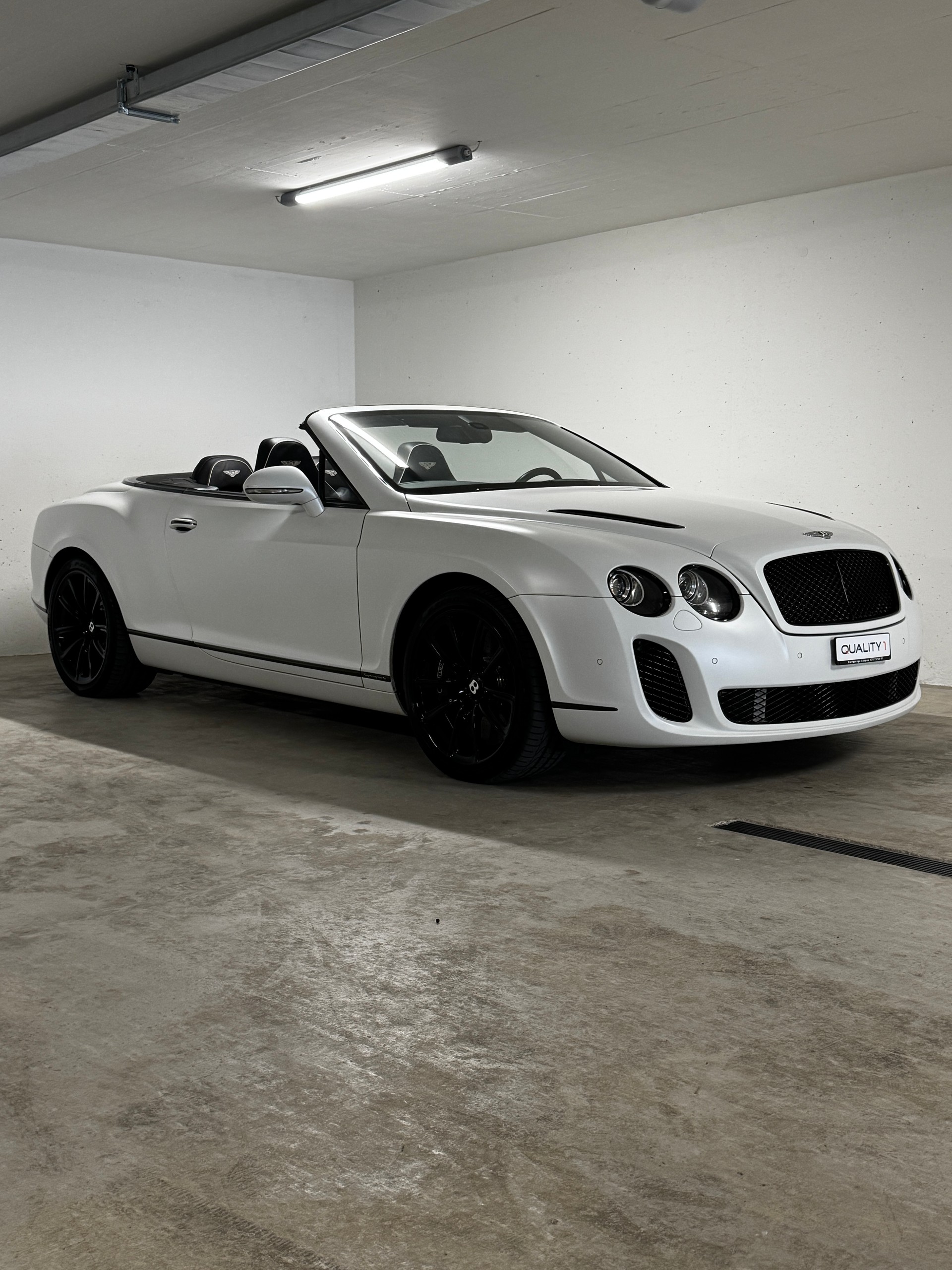 BENTLEY Continental Supersports Convertible 6.0 *Weiss Matt* *Carbon Seats*-image-2