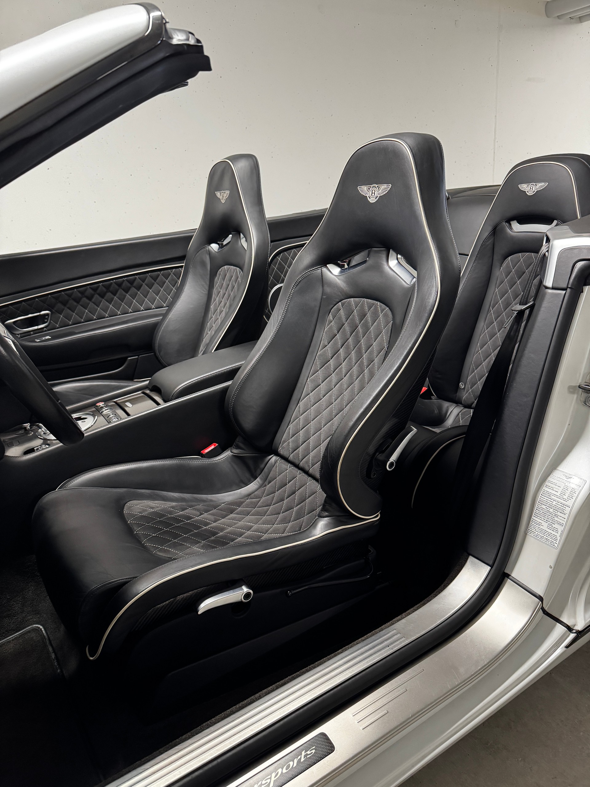 BENTLEY Continental Supersports Convertible 6.0 *Weiss Matt* *Carbon Seats*-image-8