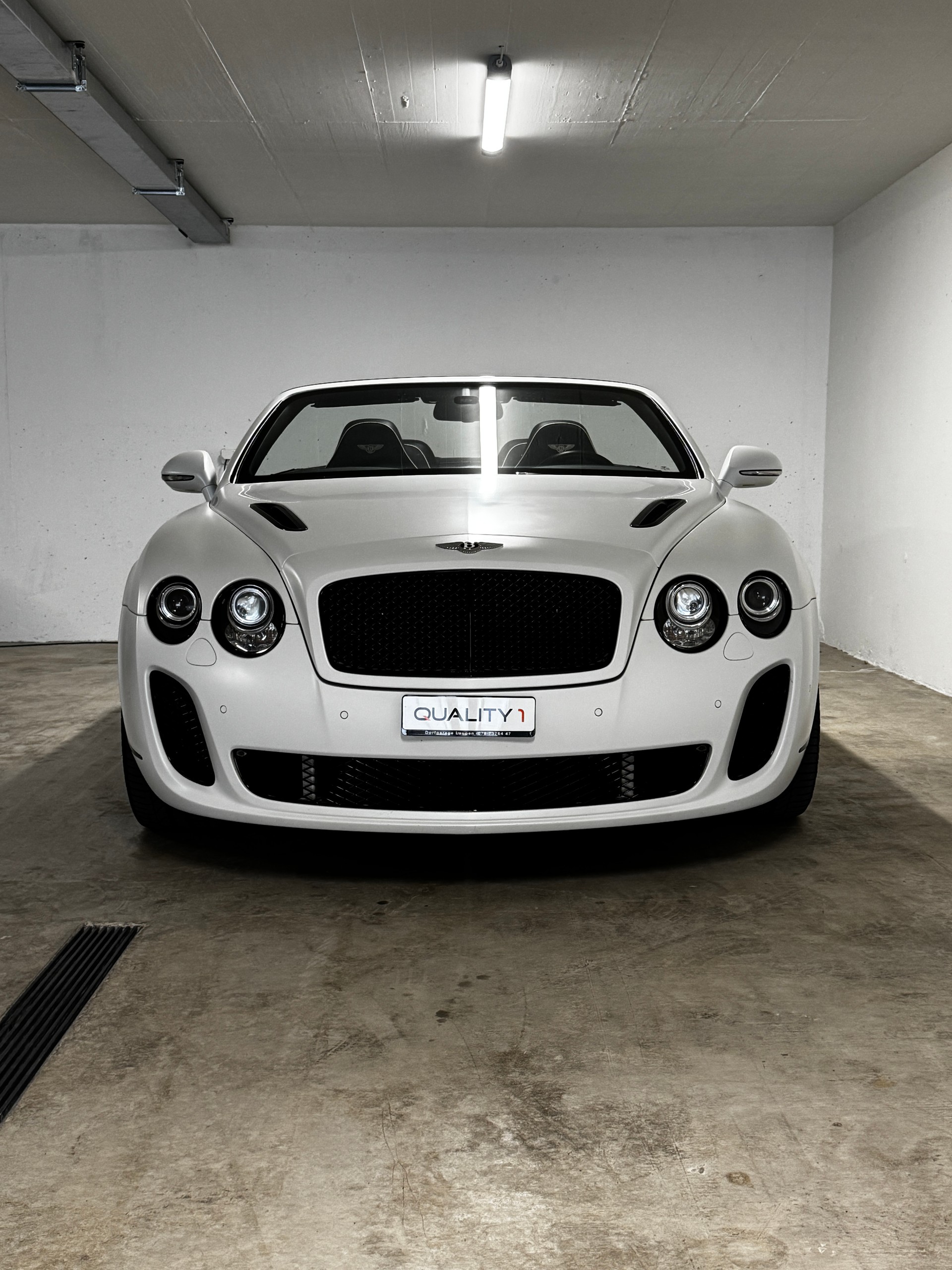 BENTLEY Continental Supersports Convertible 6.0 *Weiss Matt* *Carbon Seats*-image-1