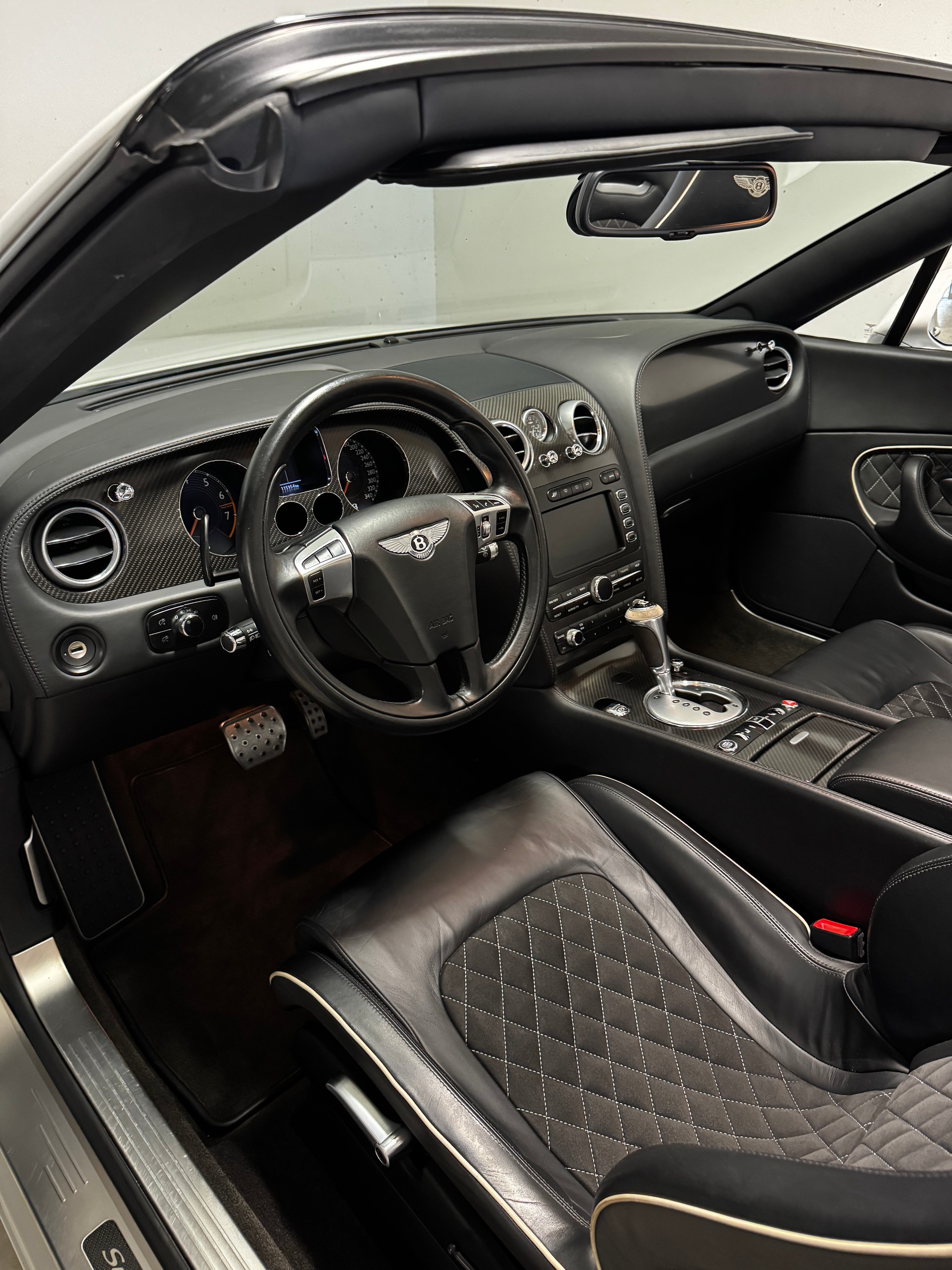 BENTLEY Continental Supersports Convertible 6.0 *Weiss Matt* *Carbon Seats*-image-7