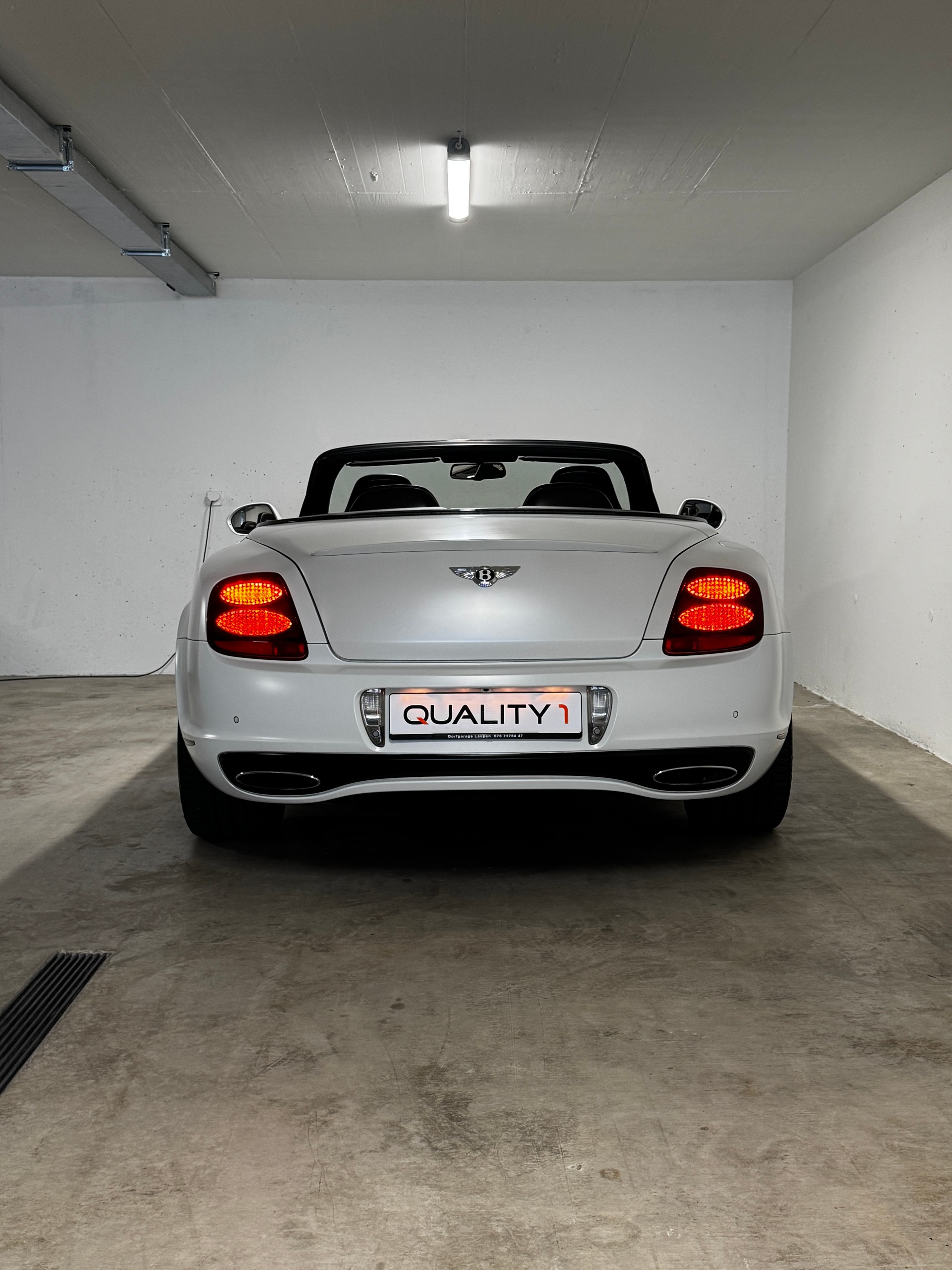 BENTLEY Continental Supersports Convertible 6.0 *Weiss Matt* *Carbon Seats*-image-3