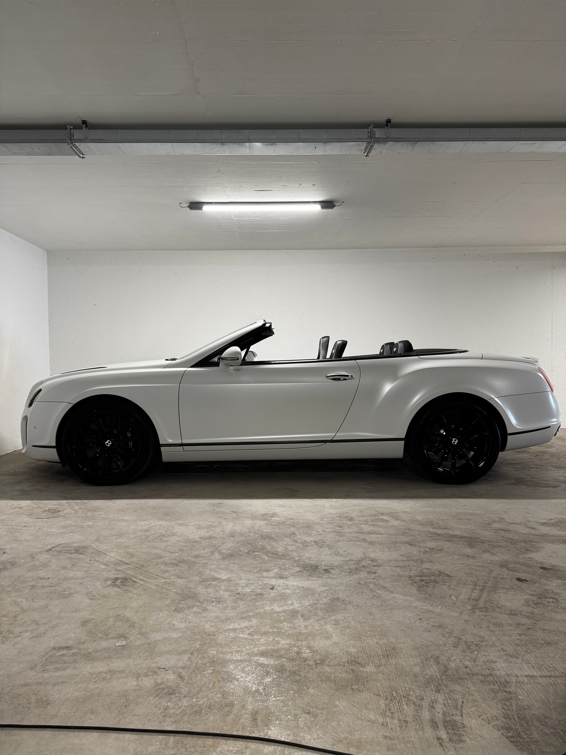 BENTLEY Continental Supersports Convertible 6.0 *Weiss Matt* *Carbon Seats*-image-5